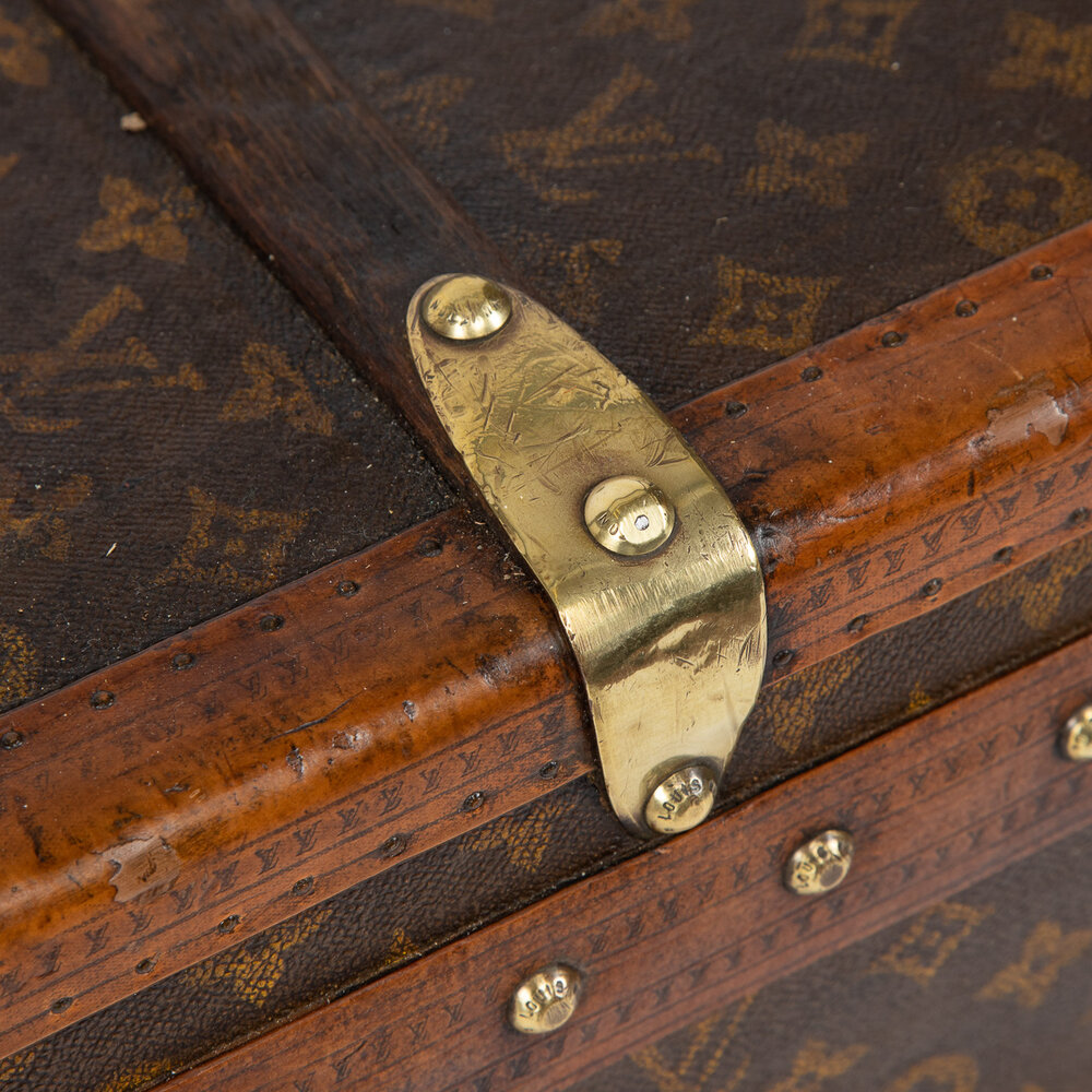 Louis Vuitton Malle Courier trunk in wood covered with D…