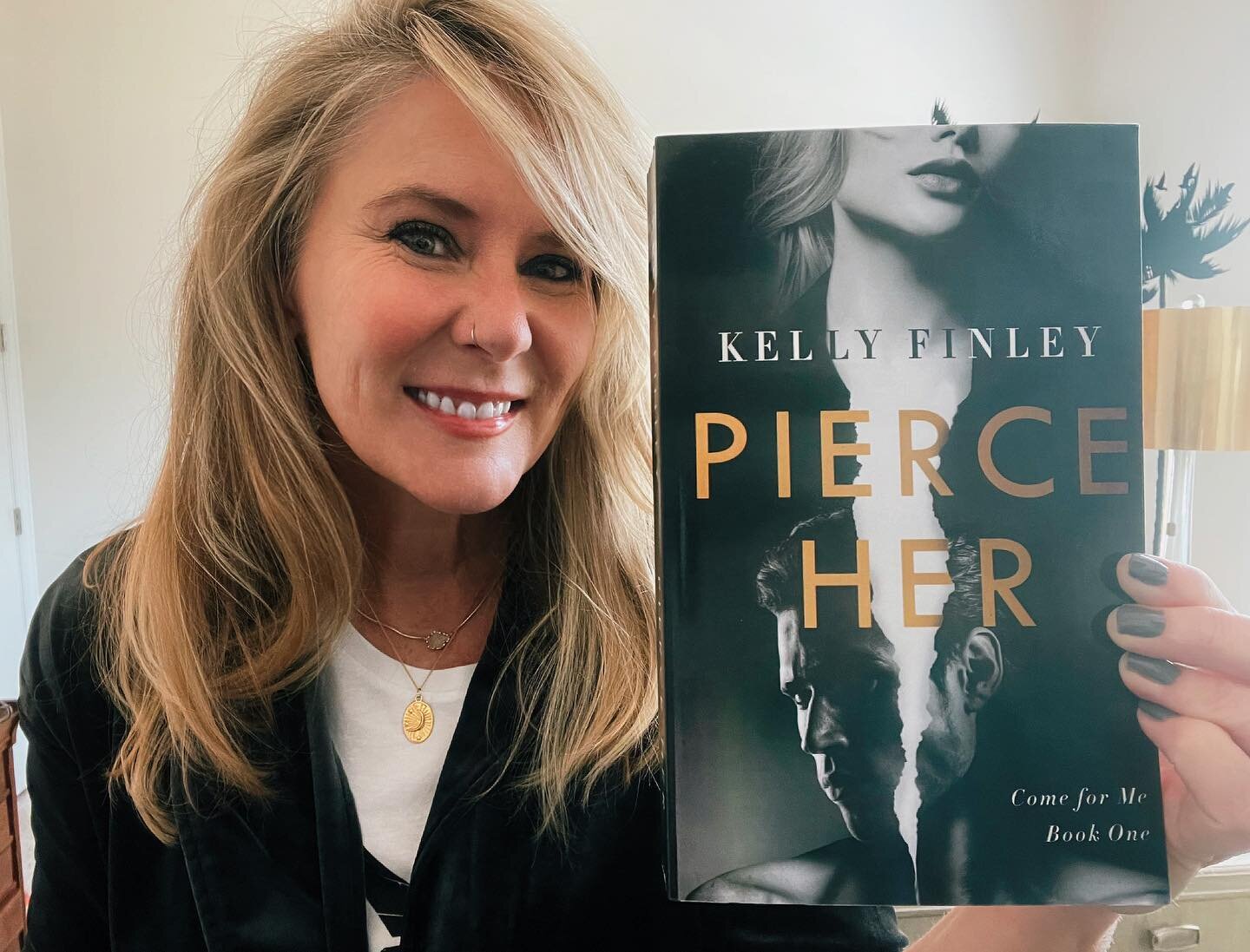 Hello, hot book. Are y&rsquo;all ready for a bada** heroine TOMORROW? One who takes on a sexy alpha? Come for her now and she will be in your hands. Head to my story or bio. 🔥❤️

#pierceher #comeforme #newrelease #romanticsuspense #heroine #celebrit