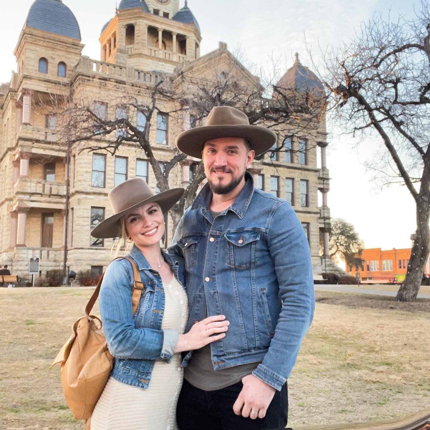 Date your spouse! It&rsquo;s so important for connection. ✨
⠀
Yesterday was so simple and yet so magical. We went on a day date that turned into an evening date and did all the things in between. We drove around, talked, laughed and took things super