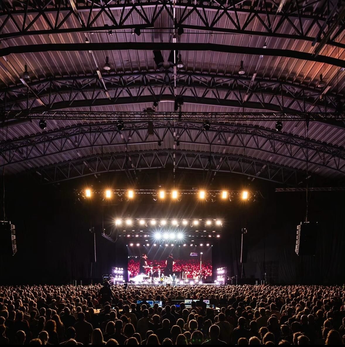 Det var stor stemning i Nordlandshallen p&aring; tirsdag da selveste Bryan Adams disket opp med hit etter hit 🎤 Vi i Heimdall sto for sikkerheten under arrangementet. Takk til @parkenfestivalen og @bodo2024 for oppdraget. 📸: @pewnor