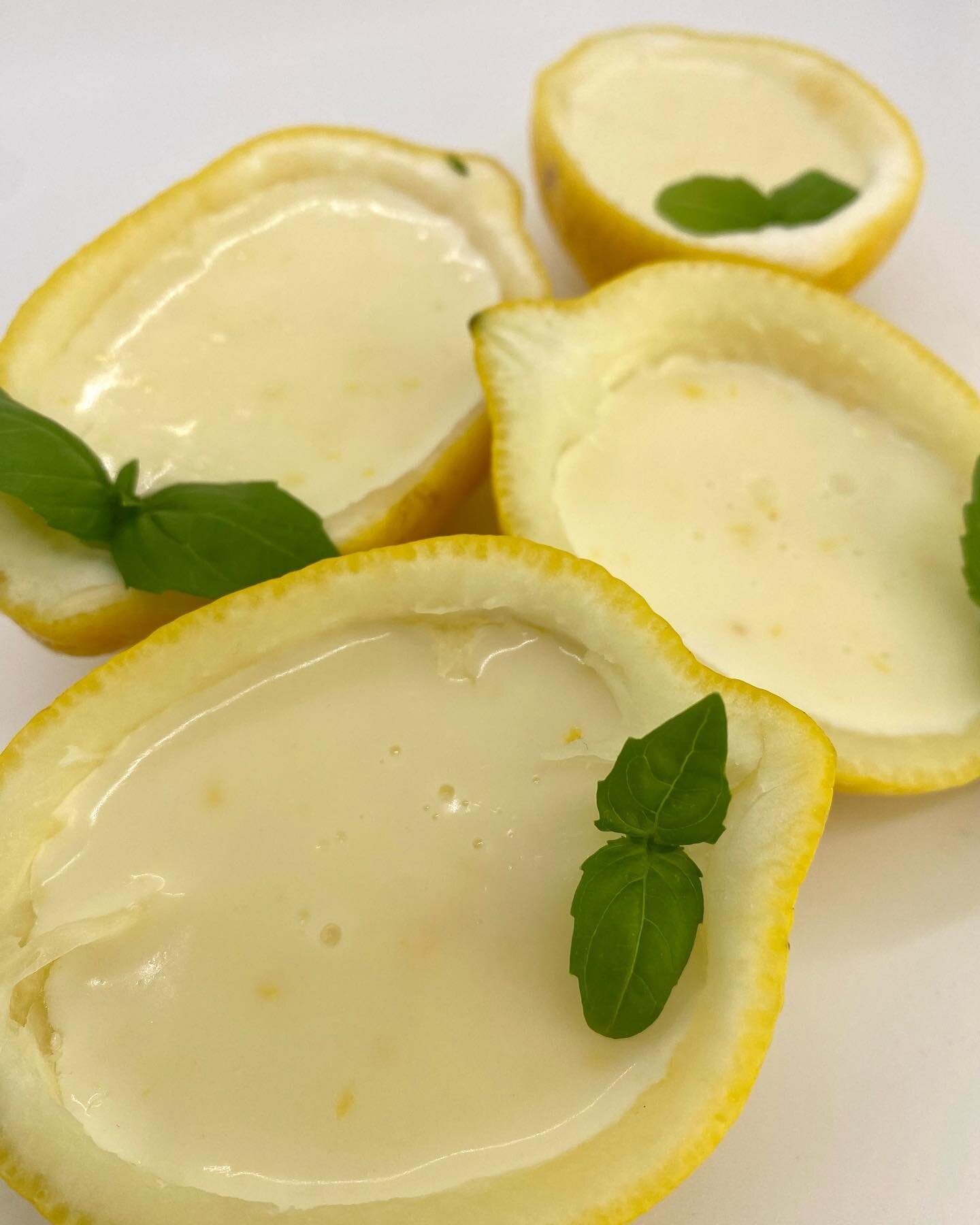 lemon posset! 🍋

How cute are these? Perfect for summertime entertaining. Creamy, bright, and fun. Garnished with a little basil!

#ovenbakedbybianca #baking #bakery #agourahills #westlakevillage#thousandoaks #calabasas #cupcakes #pastry #caramel #l