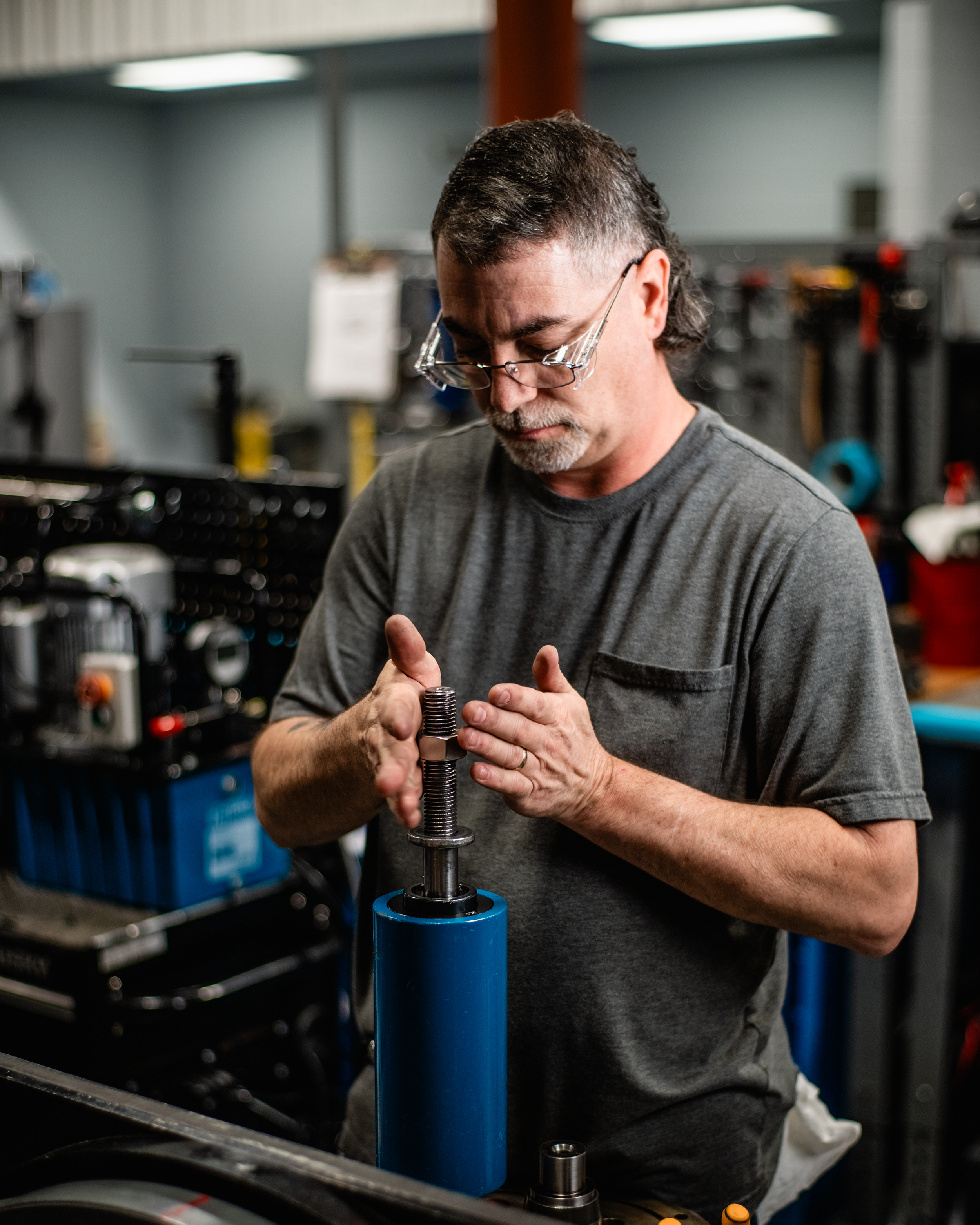 Worker in factory.png