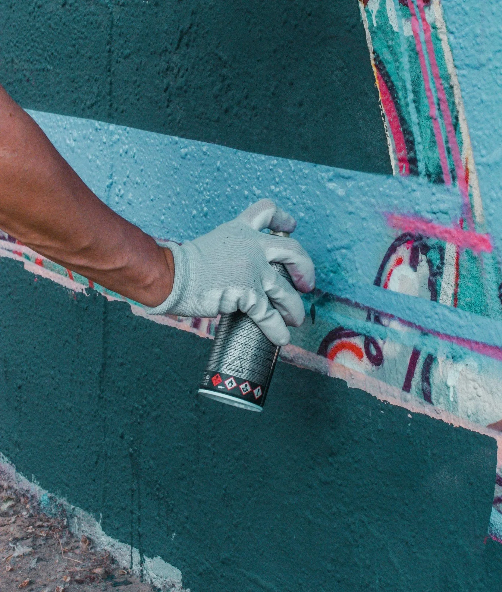 Den moderne sprayboksen blir flittig brukt av graffiti- og gatekunstnere verden over.