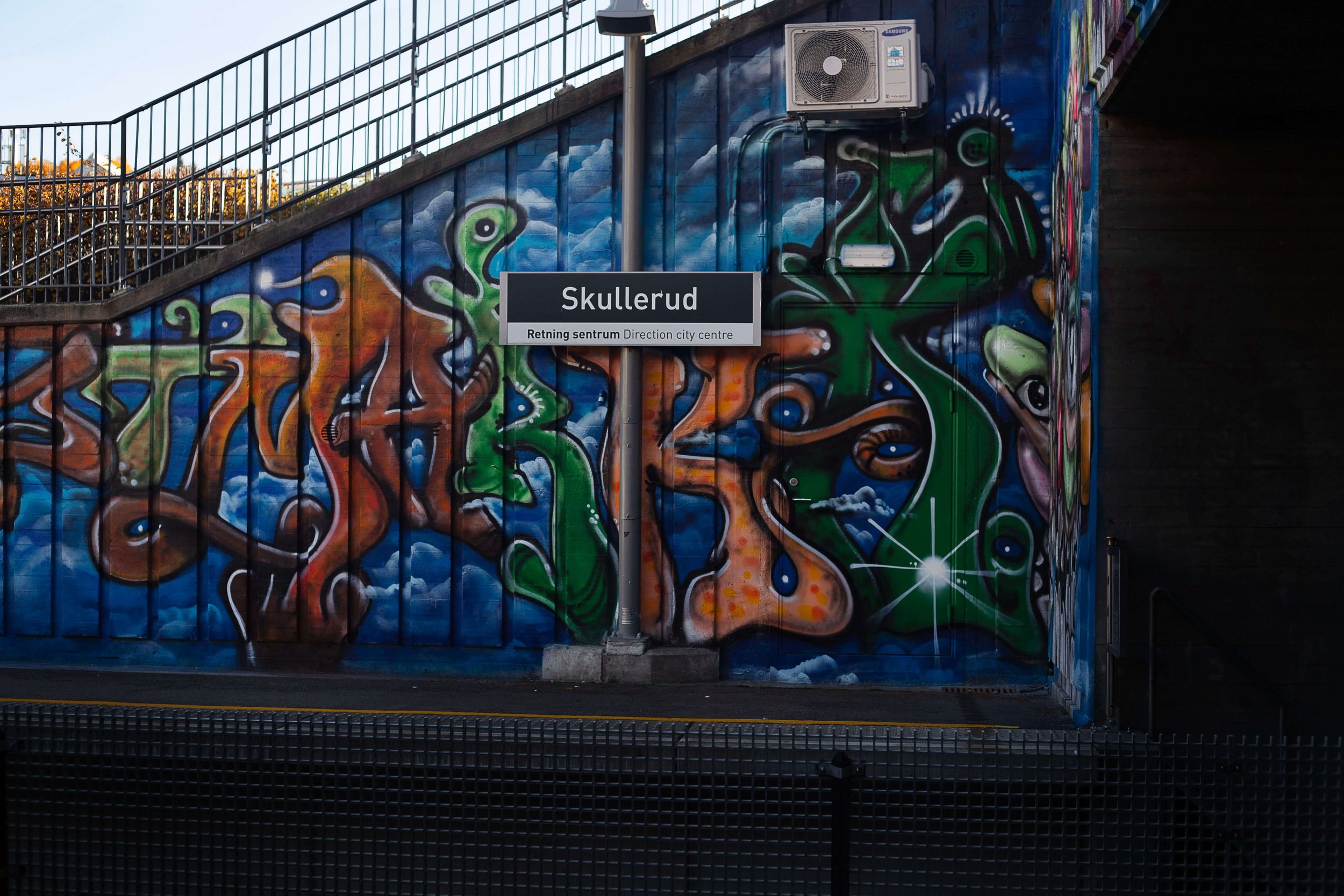 Graffitikunst på Skullerud t-banestasjon.jpg