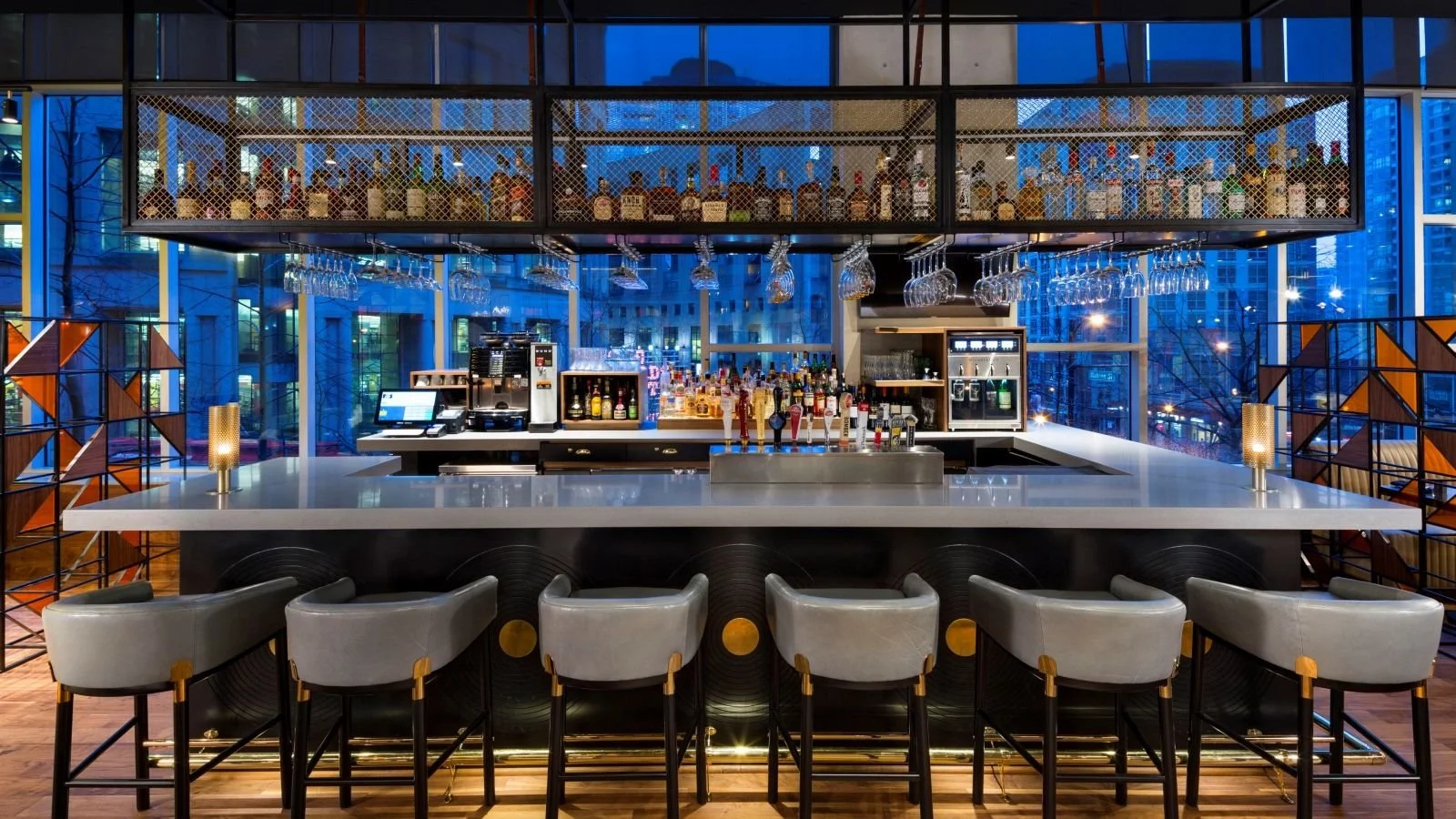 Hendricks Lounge - The Hilton Vancouver