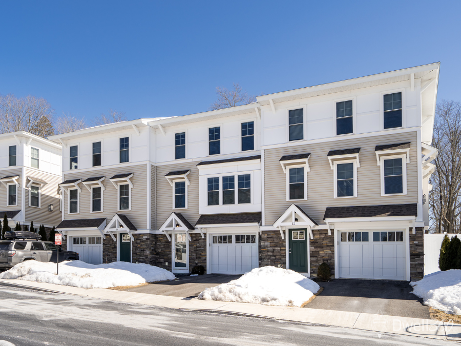 14 Hines Way Newburyport D360 (24).png