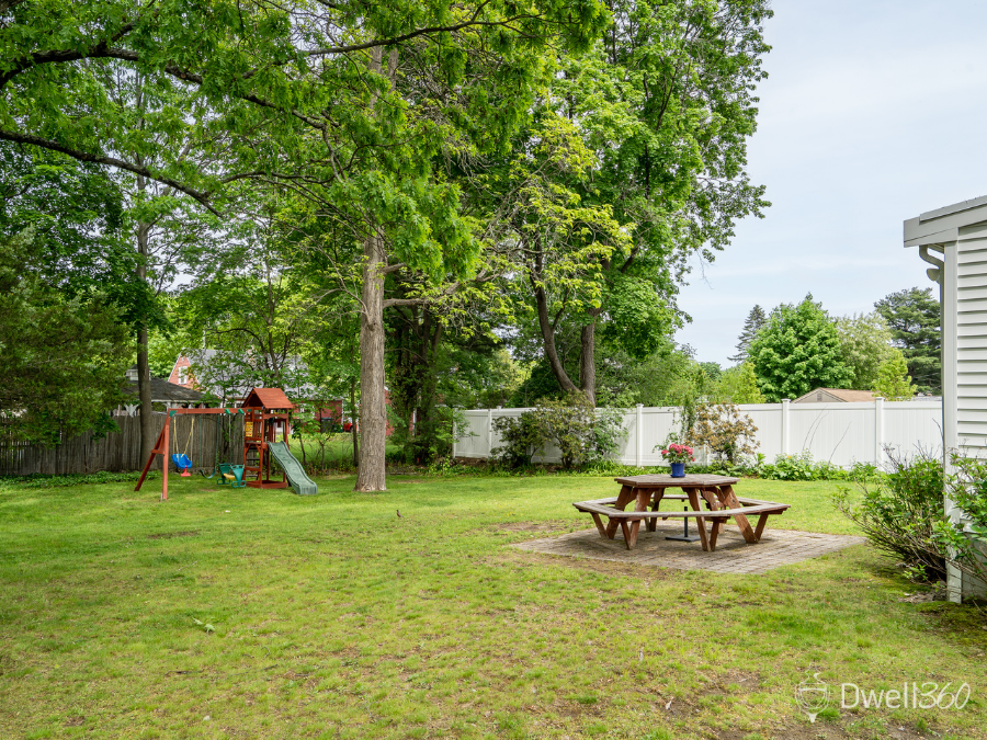 7 Oakridge Avenue Natick D360 (25).png