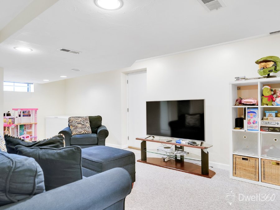 6 Flanagan Drive Framingham D360 (24).png