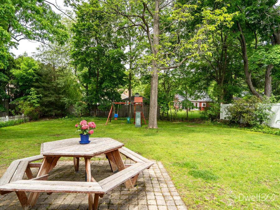 7 Oakridge Avenue Natick D360 (24).png