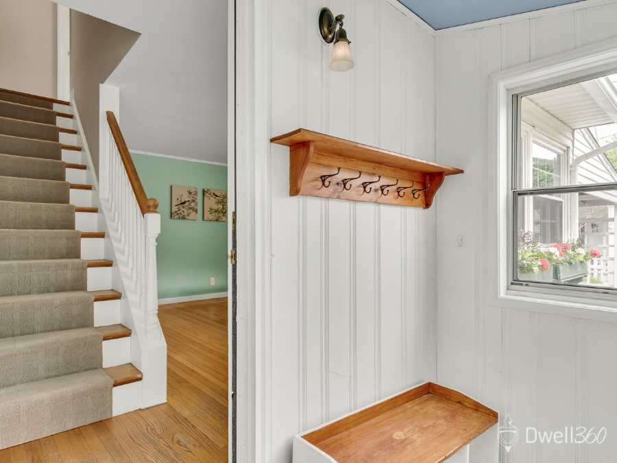 7 Oakridge Avenue Natick D360 (22).png