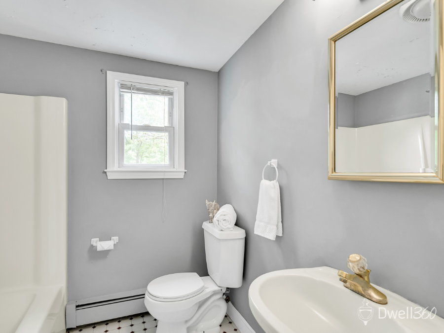 7 Oakridge Avenue Natick D360 (16).png