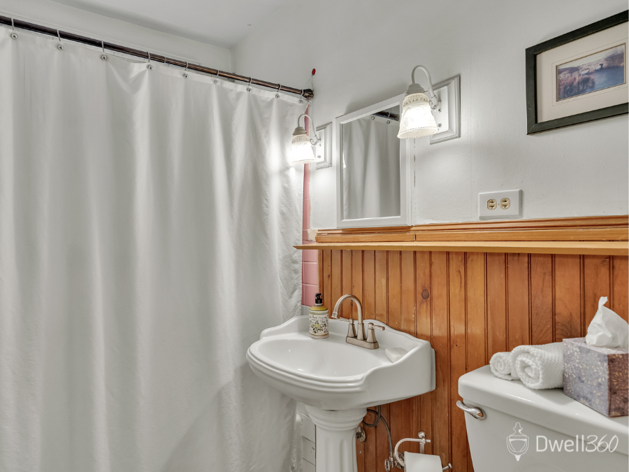 108 Columbia St Unit 1 Brookline D360 (18).png