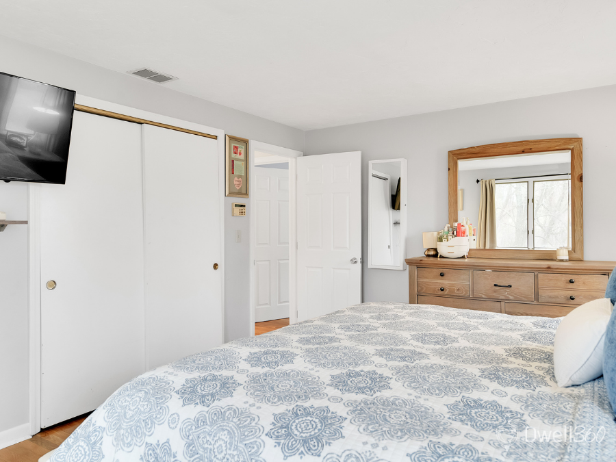 6 Flanagan Drive Framingham D360 (17).png