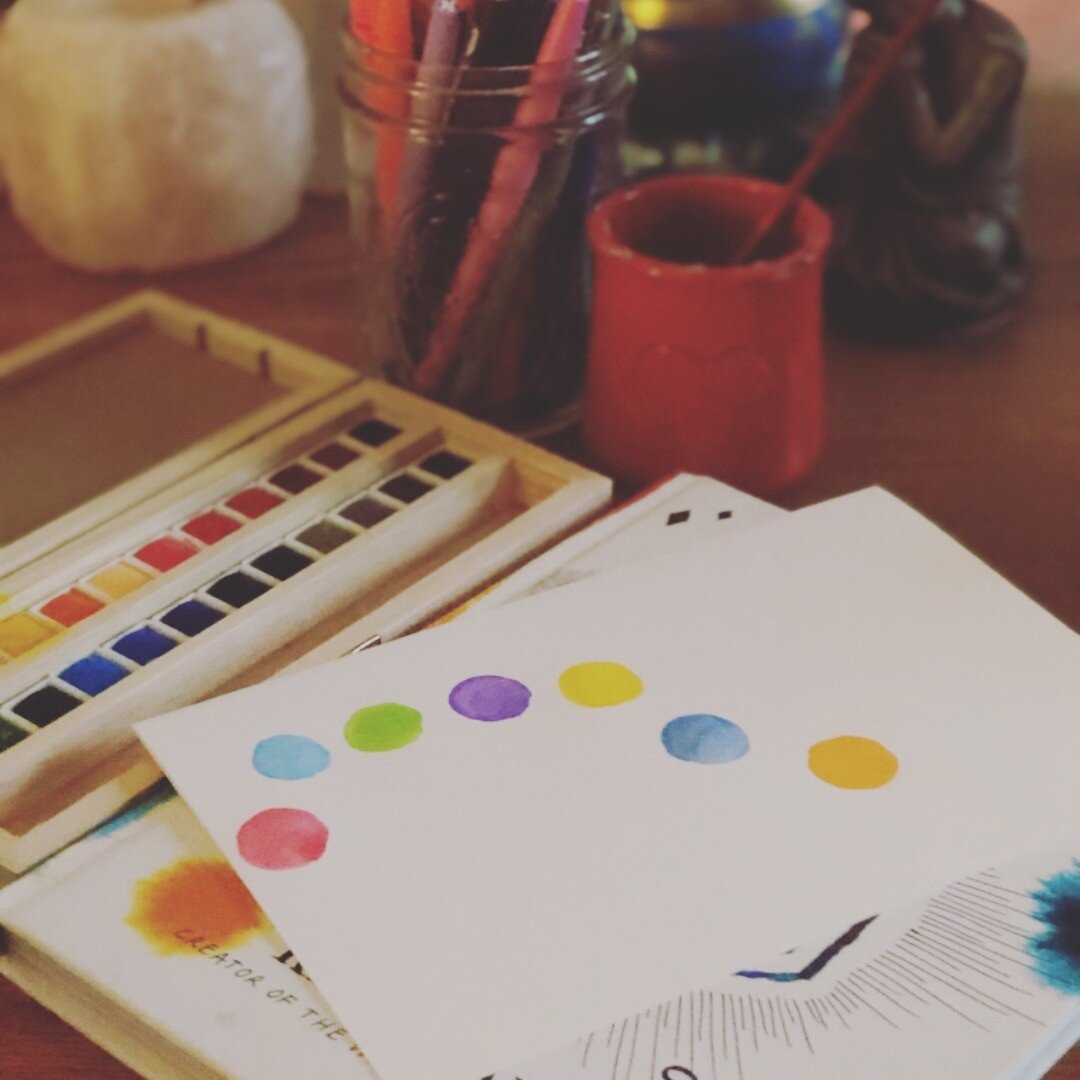 Healing.
&bull;
&bull;
&bull;
#watercolors #dotart #artplay #healingart #intuitiveart #bronchitissucks #painting🎨 #rochesterny #inmystudio #tuesdayvibes