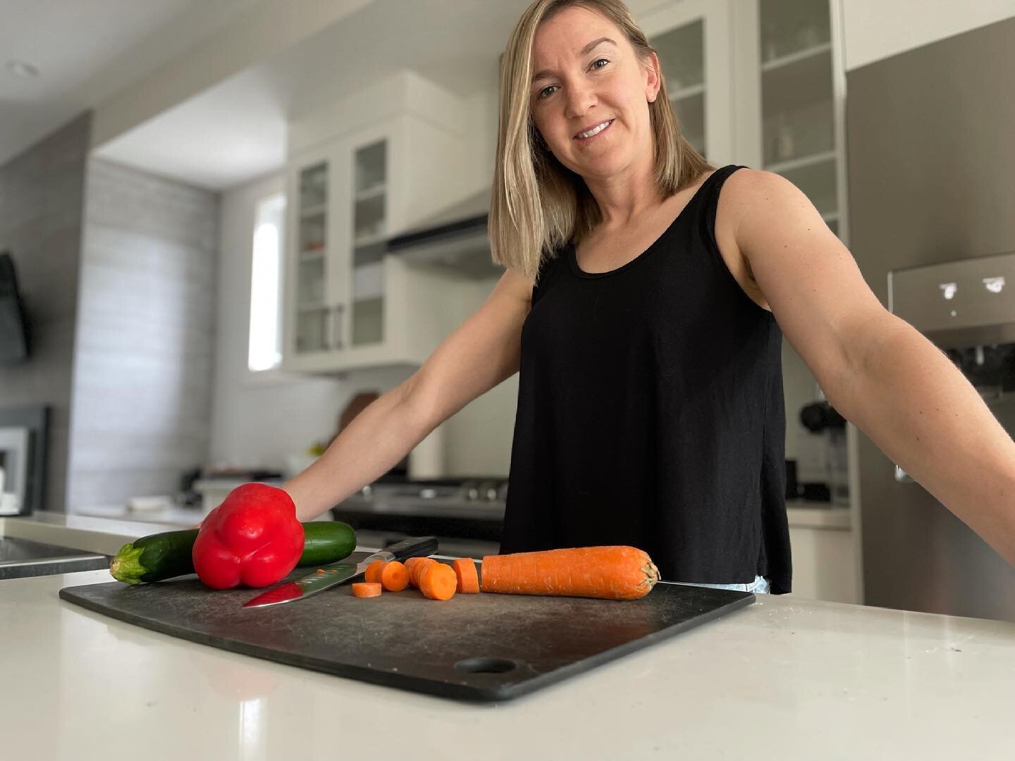 Nearly all of my Remote Coaching clients have shared stories with me about theirr struggles with their relationship with food and their attempts at maintaining consistency in fuelling their bodies to feel their best. I get it, there&rsquo;s a lot goi