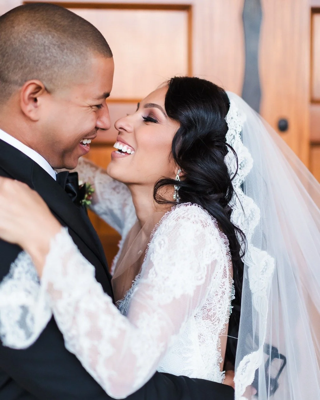 Just engaged and soaking it all in 🤍
The calls, the texts, the Pinterest boards, the excitement, the nerves.
Here&rsquo;s what I want you to know early on your wedding photography experience matters just as much as the photos themselves.

You deserv