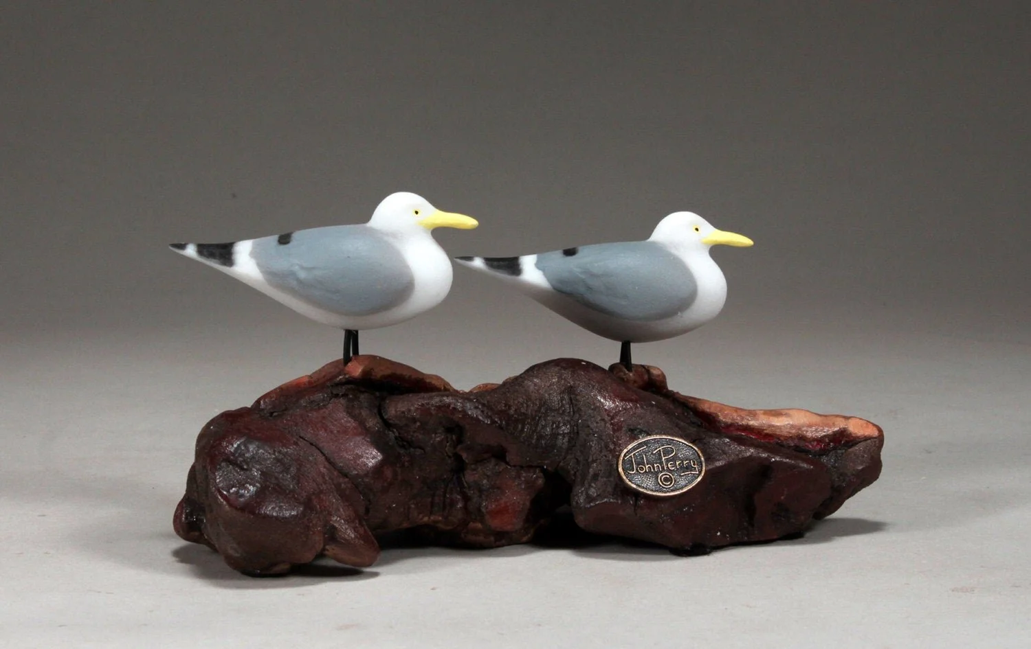 ୨୧⑅*こばと。ページ୨୧⑅* Perched Seagull Duo Sculpture Hand Painted 6in Long on Burlwood