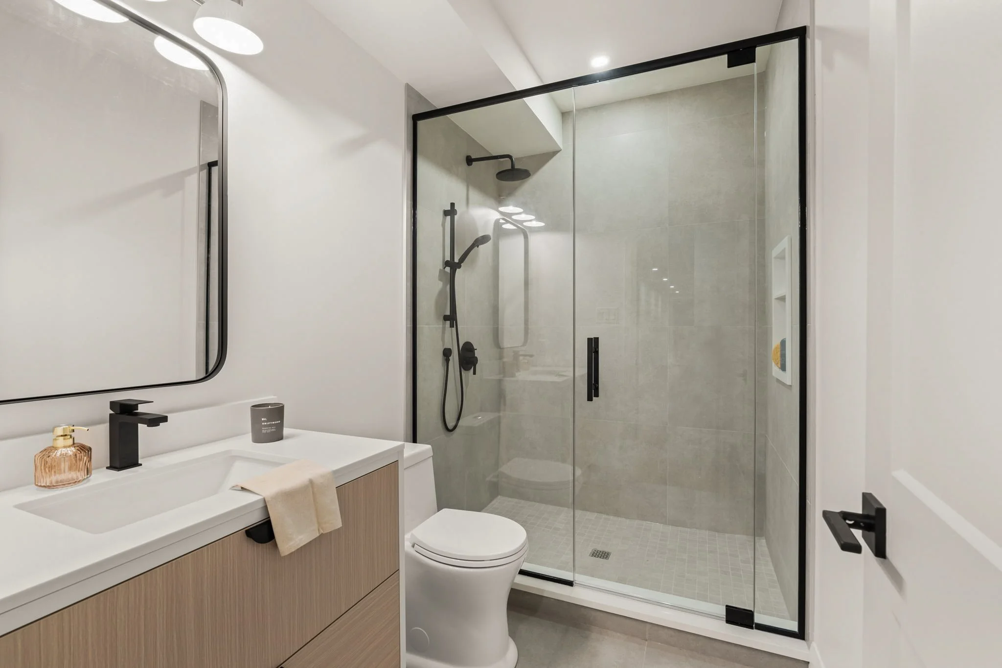 58-web-or-mls-577 Shoreway Drive-53.jpg