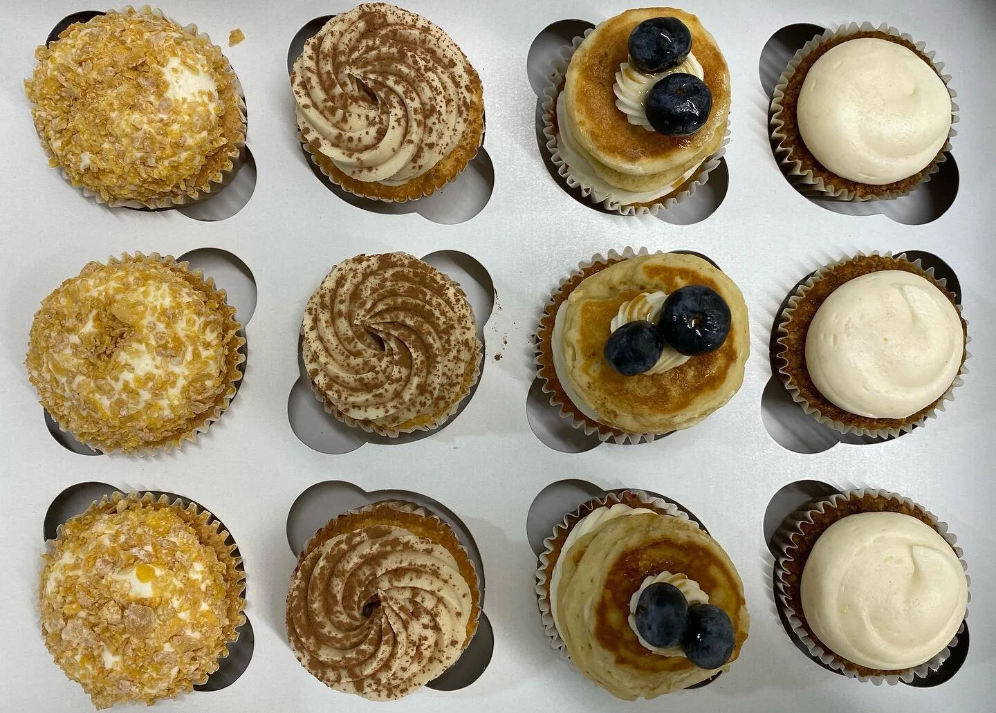 HAPPY 2021! 🍾🎊
&bull;&bull;&bull;
What a year 2020 was 🤦🏻&zwj;♀️ BUT, looking back I am super thankful for all of you and the continuous support this far! Wishing you all a happy, healthy and fantastic new year! 
Love,
GGxG 💓