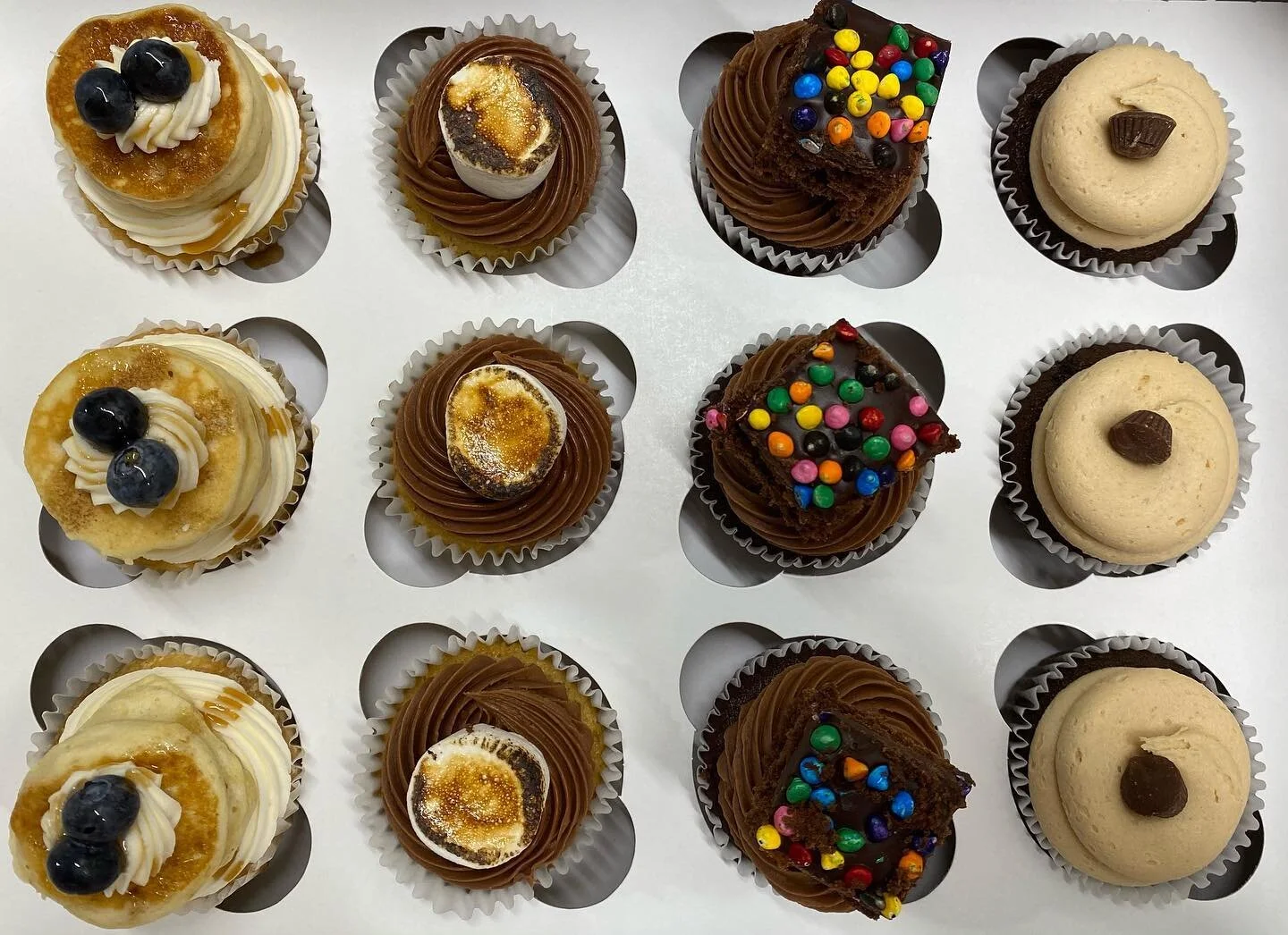 Try a variety pack for your next order! 4 flavor choices per dozen ~ perfect way to try multiple GGxG cupcakes! 🧁
&bull;&bull;&bull;
#gourmetgoodsbygianna #GGxG #cupcakes #cupcakesofinstagram #boston #bostonfood #bostonfoodies #watertownma