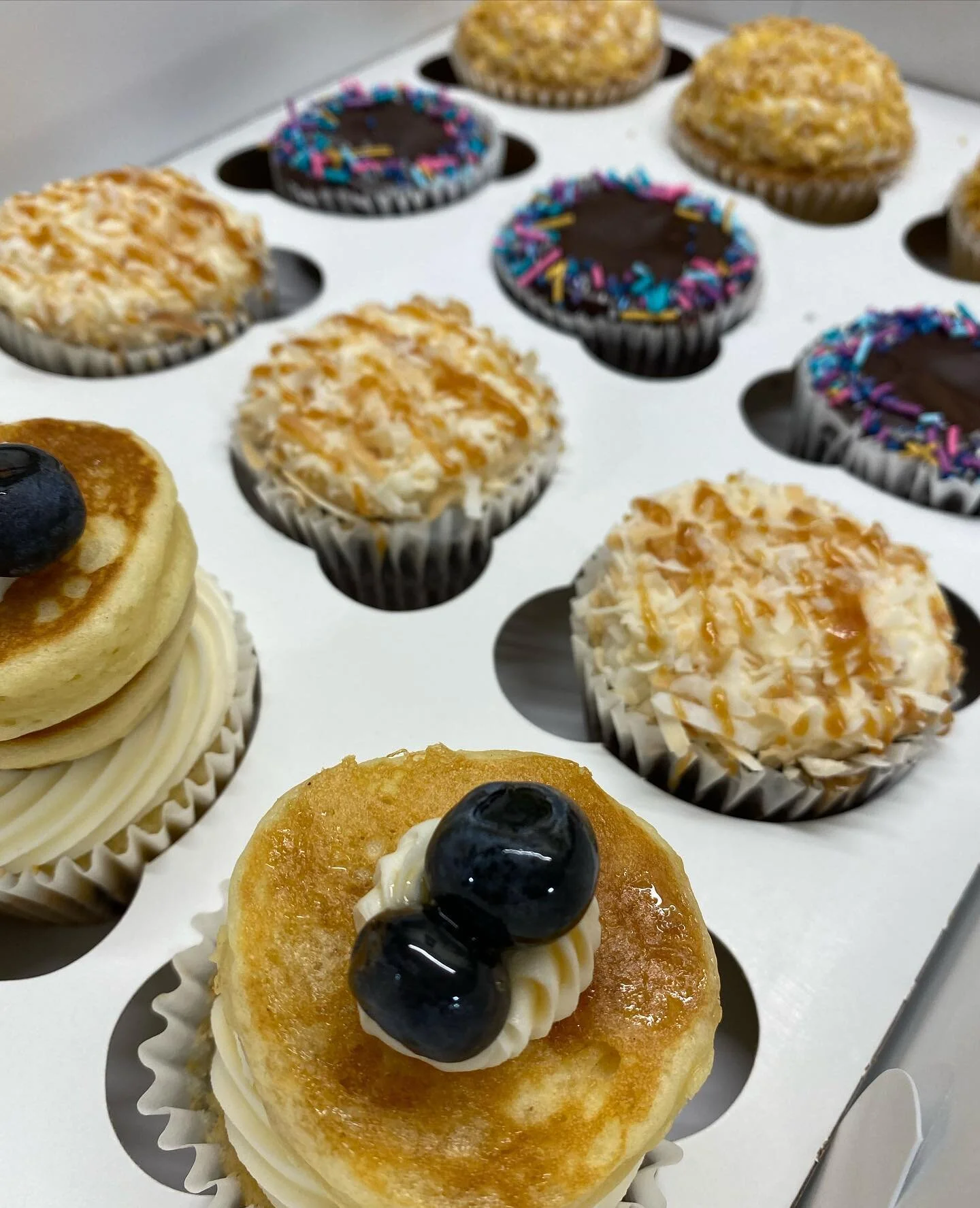 🧁🧁🧁🧁
Blueberry Pancake
Salted Caramel Toasted Coconut
Chocolate Mallow
Frosted Flake
&bull;&bull;&bull;
#gourmetgoodsbygianna #GGxG #cupcakes #cupcakesofinstagram #boston #bostonfoodies #bostonfood #watertownma
