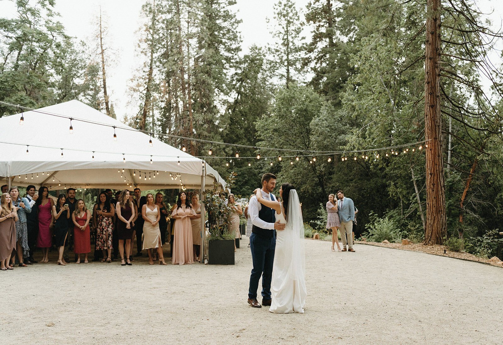 Meet me beneath the towering trees of Tahoe 🌿⁣
Photo: @amandaphotoco⁣⁣
Coordination: @clehouse.co