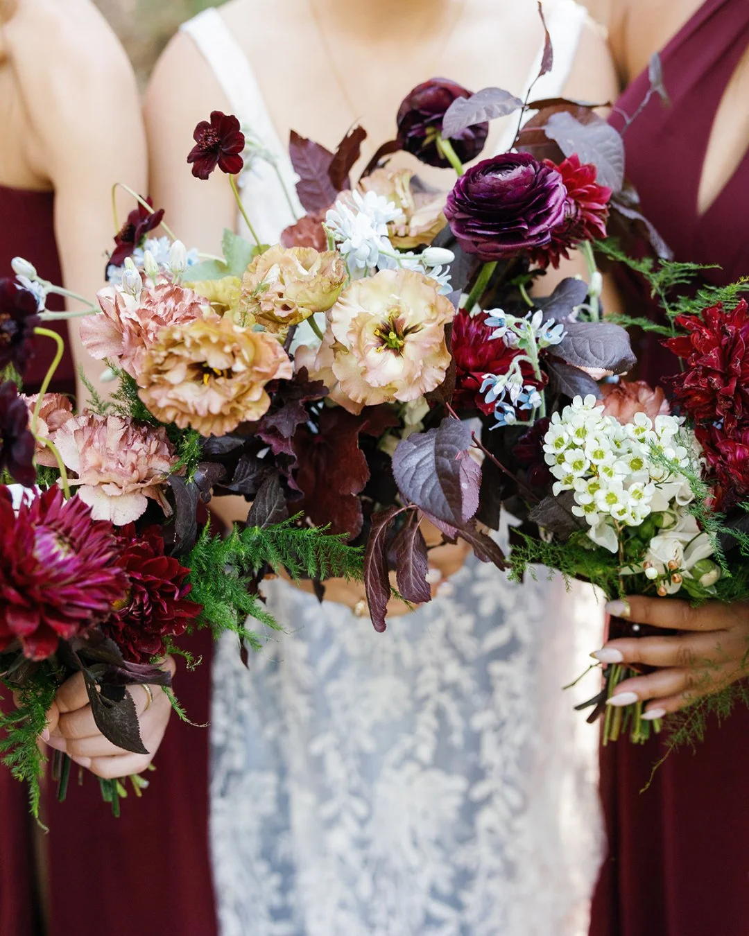 Bold blooms that bring an extra layer of depth and drama to the day. 🌸🖤⁣
Photo: @cammymariephoto⁣⁣
Florals: @amongthegrasses