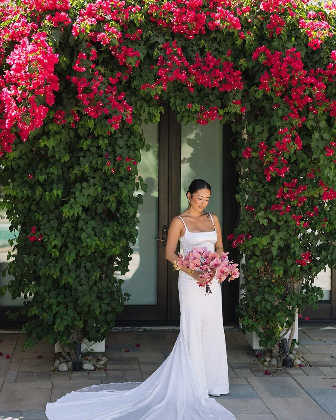 Simple silhouette, statement bouquet. Sculptural hot pink orchids turn a clean, fitted gown into a striking, modern moment.⁣
⁣
Planner: @tiffany_everlyandco @everly_everlyandco⁣⁣
Florist: @regiondesignstudio⁣⁣
Photo: @westimagery⁣