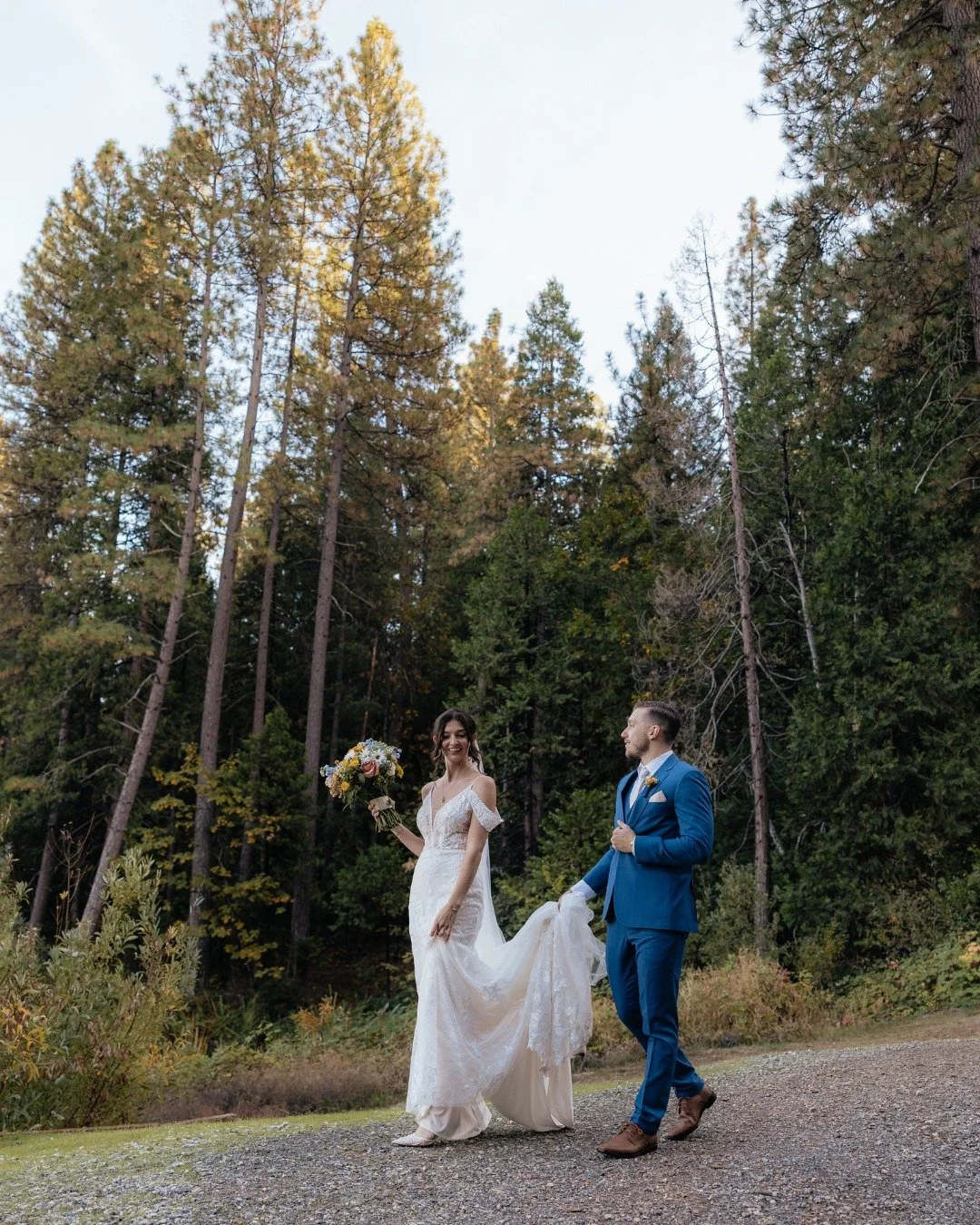 Lake light just hits different 🌊✨⁣
⁣
Photos: @addiebellophotos_⁣
Beauty: @summerbridalbeauty⁣
Florals: @strelitzia_weddings_and_events⁣
Planning &amp; Coordination: @haleynyalevents