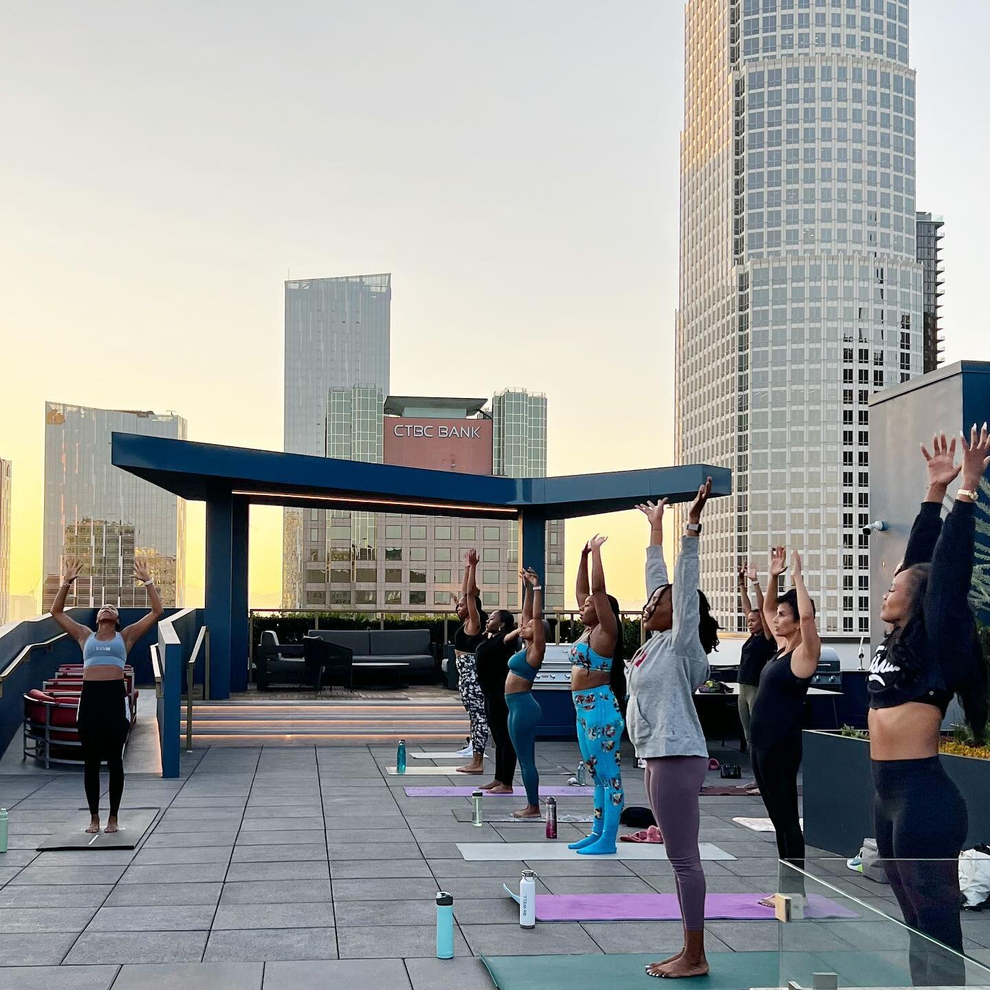 Happy Monday! Wishing everyone a productive and prosperous week!

Last week we had the opportunity to host a rooftop yoga &amp; wine event for the members of @lagathers 🥳

The vibes and sunset were great. It was a pleasure meeting some of their amaz