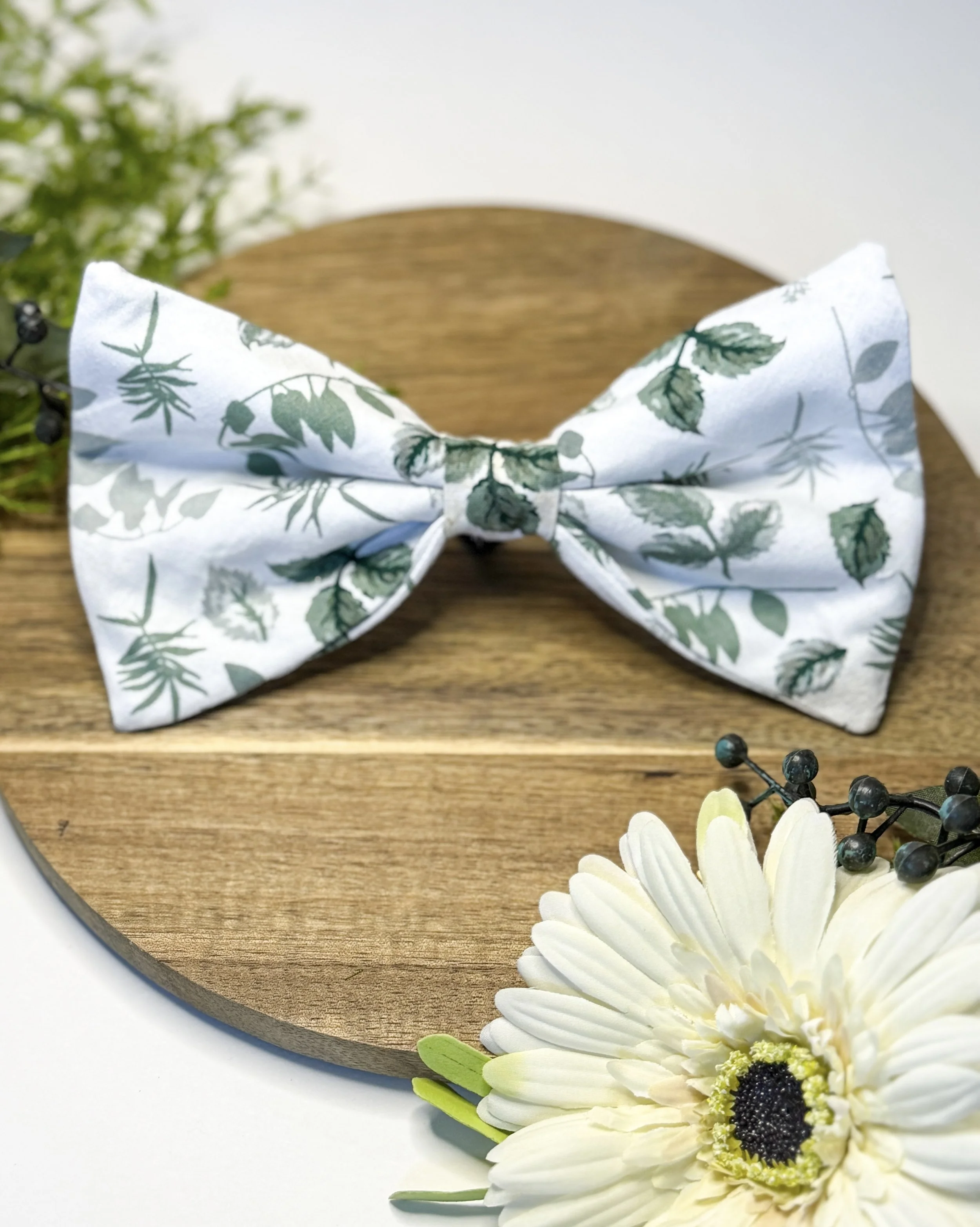 Greenery Bow Tie