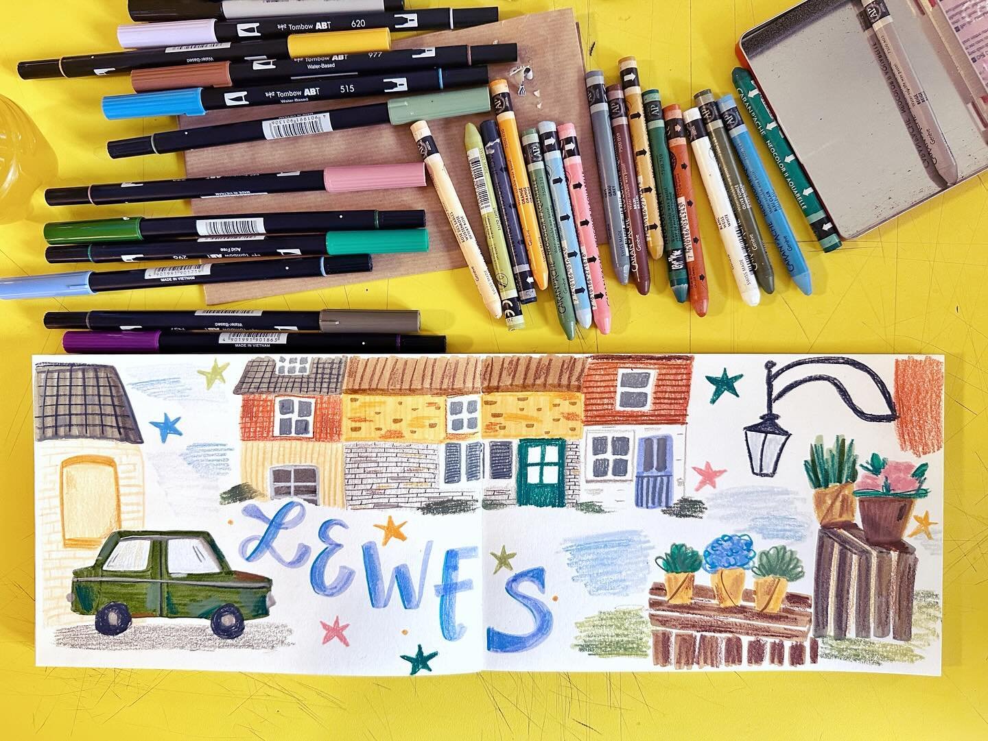 Using this yellow table as pretend sunshine today while I wait for some British rain to start falling 🌧️

Sketchbook spread from Tuesday&rsquo;s wandering around Lewes&hellip;

#theydrawandtravel #lewes #walktosee #walkanddraw #dailywalk #sketchbook