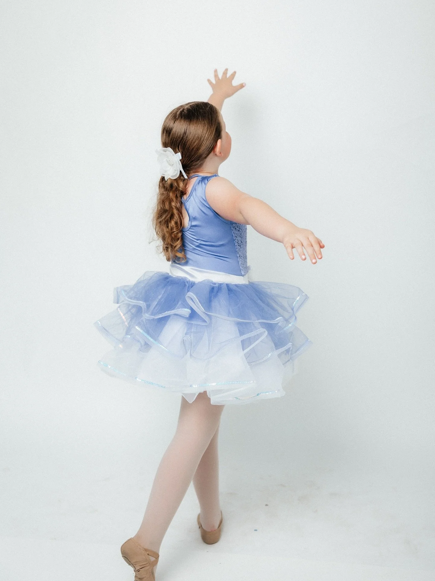 We heard you wanted to see more picture day moments >>>> ... and we're always down to share photos of our dancers showing off their confidence and love for dance!! ⭐️