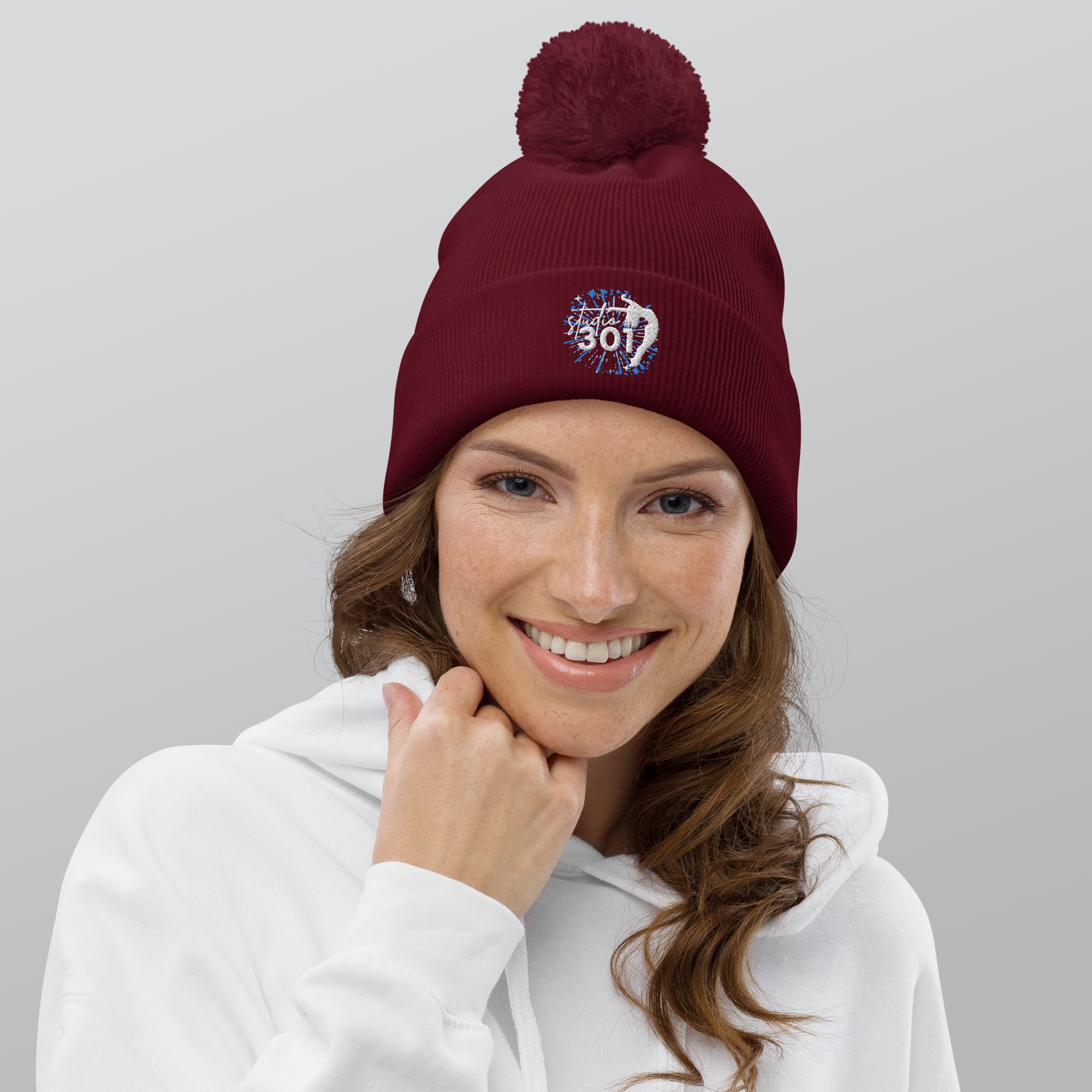 pom-pom-beanie-burgundy-front-672c4dc1cb7a1.png