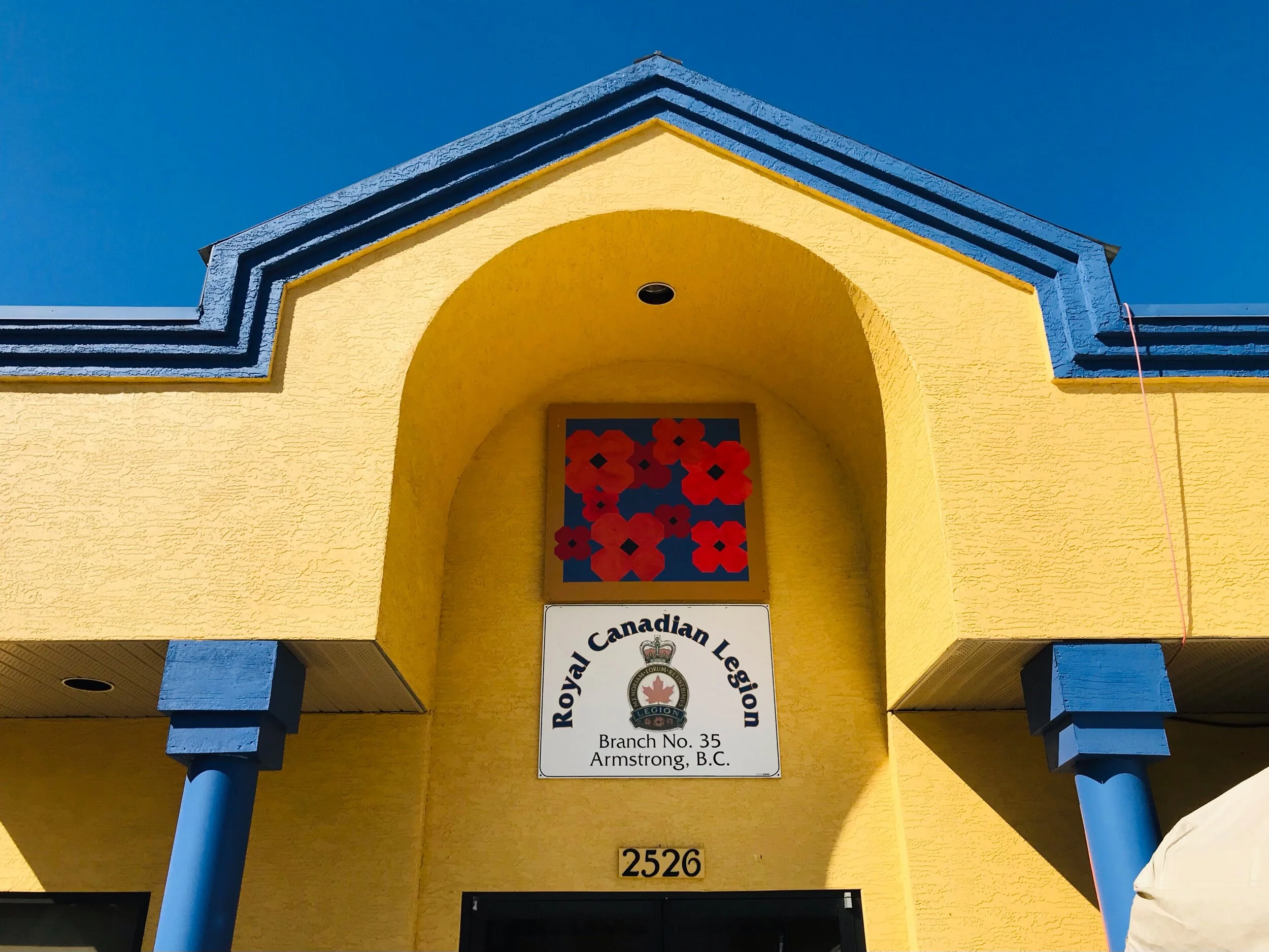 The Barn Quilt Trails “Poppy Wreath” honors  WW1 Veterans. Shuswap Adventure Girl