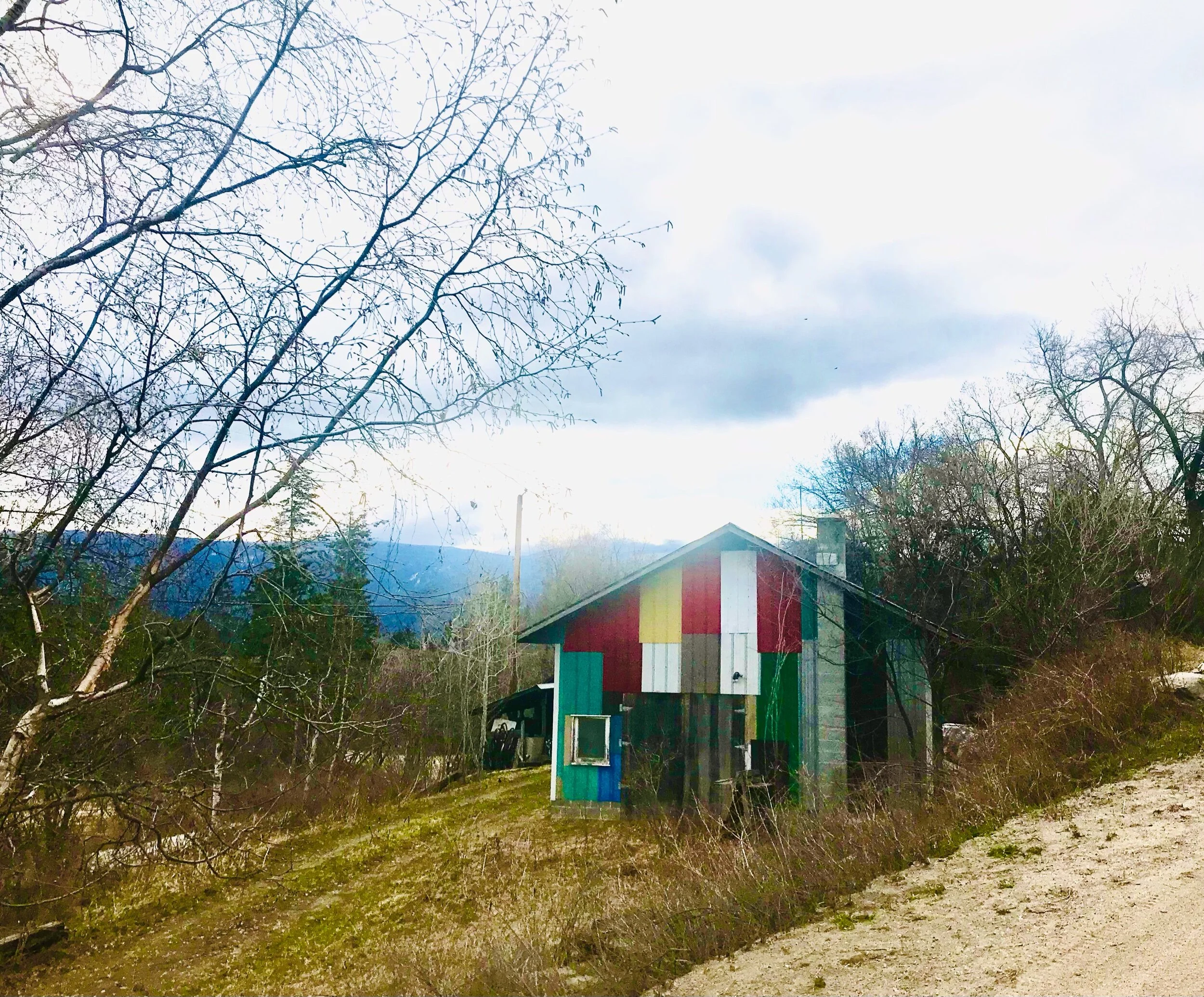 A cute little painted barn on the way to Mount Rose Swanson Shuswap Adventure Girl