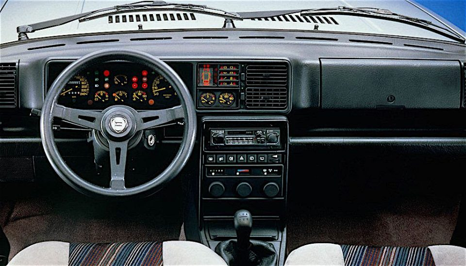 interior lancia delta integrale