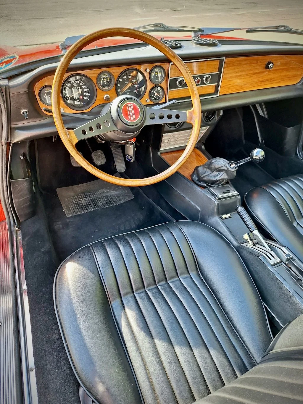 FIAT124SportSpider1973_1.jpeg
