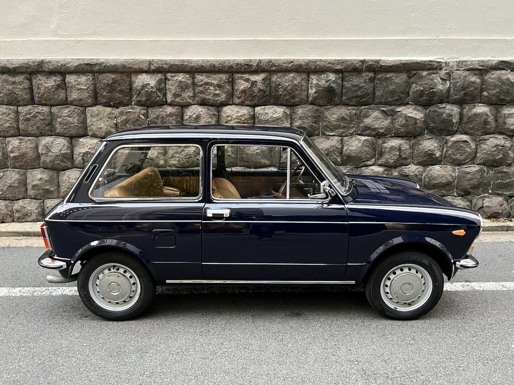 色とデザインで選ぶイタリア車。日本ではあまり見かけない一台を現地