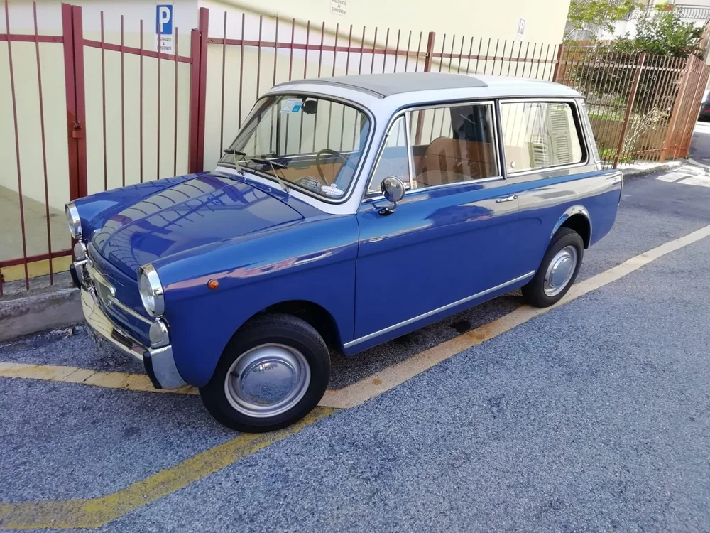 色とデザインで選ぶイタリア車。日本ではあまり見かけない一台を現地 