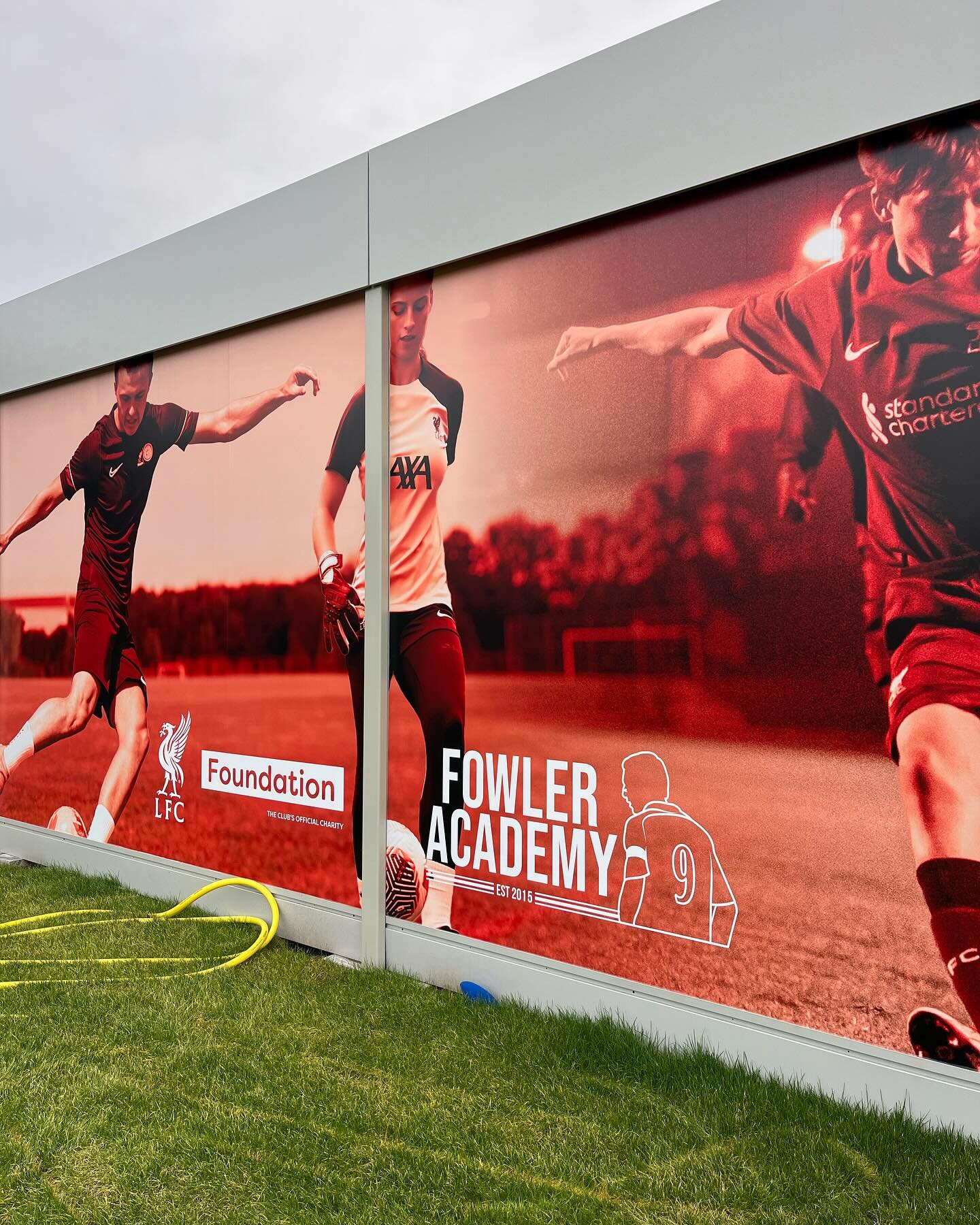 A great day at Melwood Training Ground in Liverpool with David Mannix and the @fowleracademy9 team 🇬🇧👌🏽⚽️