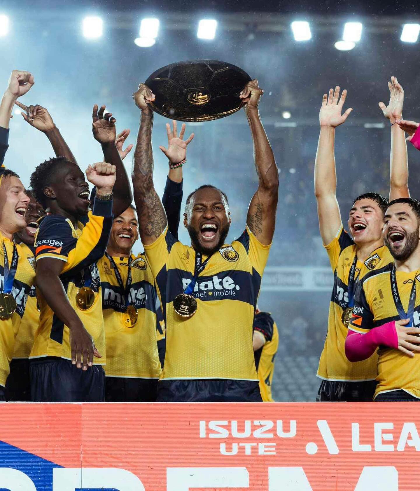 Congratulations to Brian Kaltak &amp; PPP Athlete on securing his second trophy in 2 years with the @ccmariners 🏆🏆🌴🌴🇻🇺🇻🇺

None of this would be possible without the support of @vanuatufootballfederation @brainplayathletemanagement @nick_montg