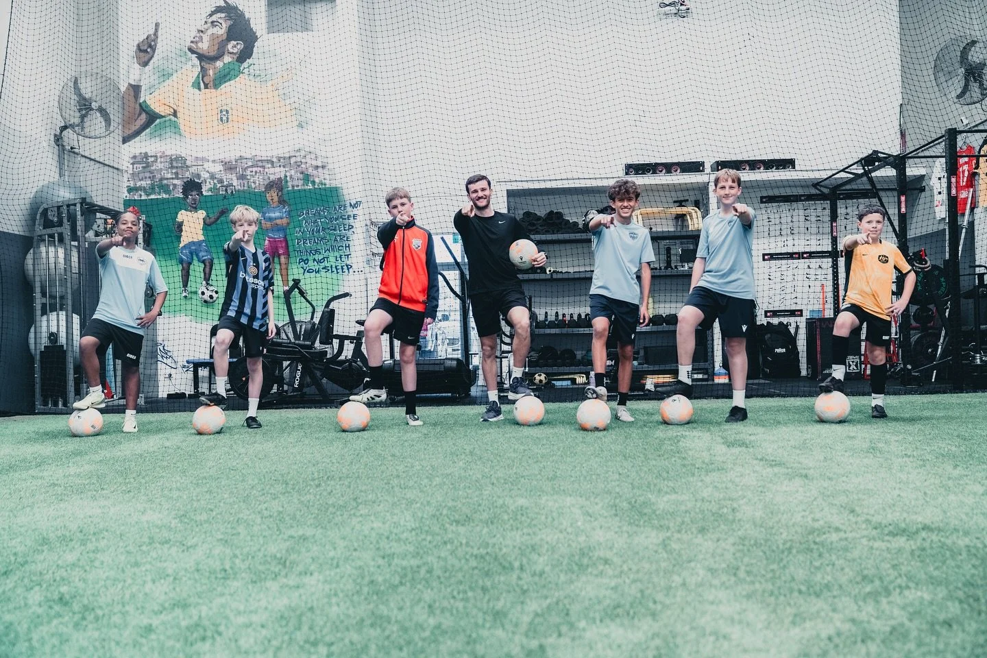 π‘οΈ DAY 3 • DEFENDER SESSION π‘οΈ
Noah Smith wrapped up our Pro Player Sessions with a rock-solid defender masterclass π₯
Tough tackles, smart positioning, and elite focus from our U13–U15 players πβ½ πΈ @eliud_media 
#PPP #ProPlayerSessio