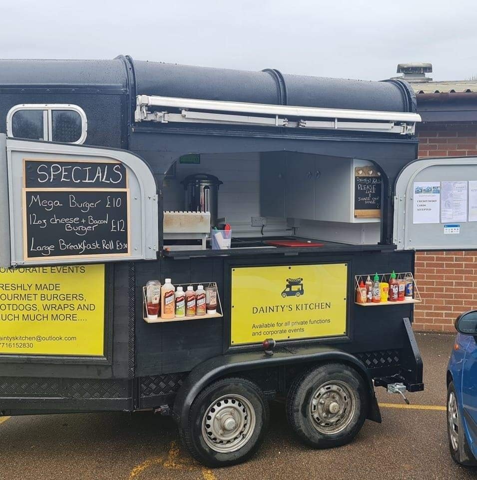 We welcome Daintys kitchen &amp; @bakesbyaleesha this week for another episode of 'Foodie Friday' join us from 5pm for some delicious smashed burgers, sweet baked goods and more! 😋 

🍺 Lacons Bar 5pm - 11pm
🍔 Food served 5pm - 8pm
📺 Bath v Sarace