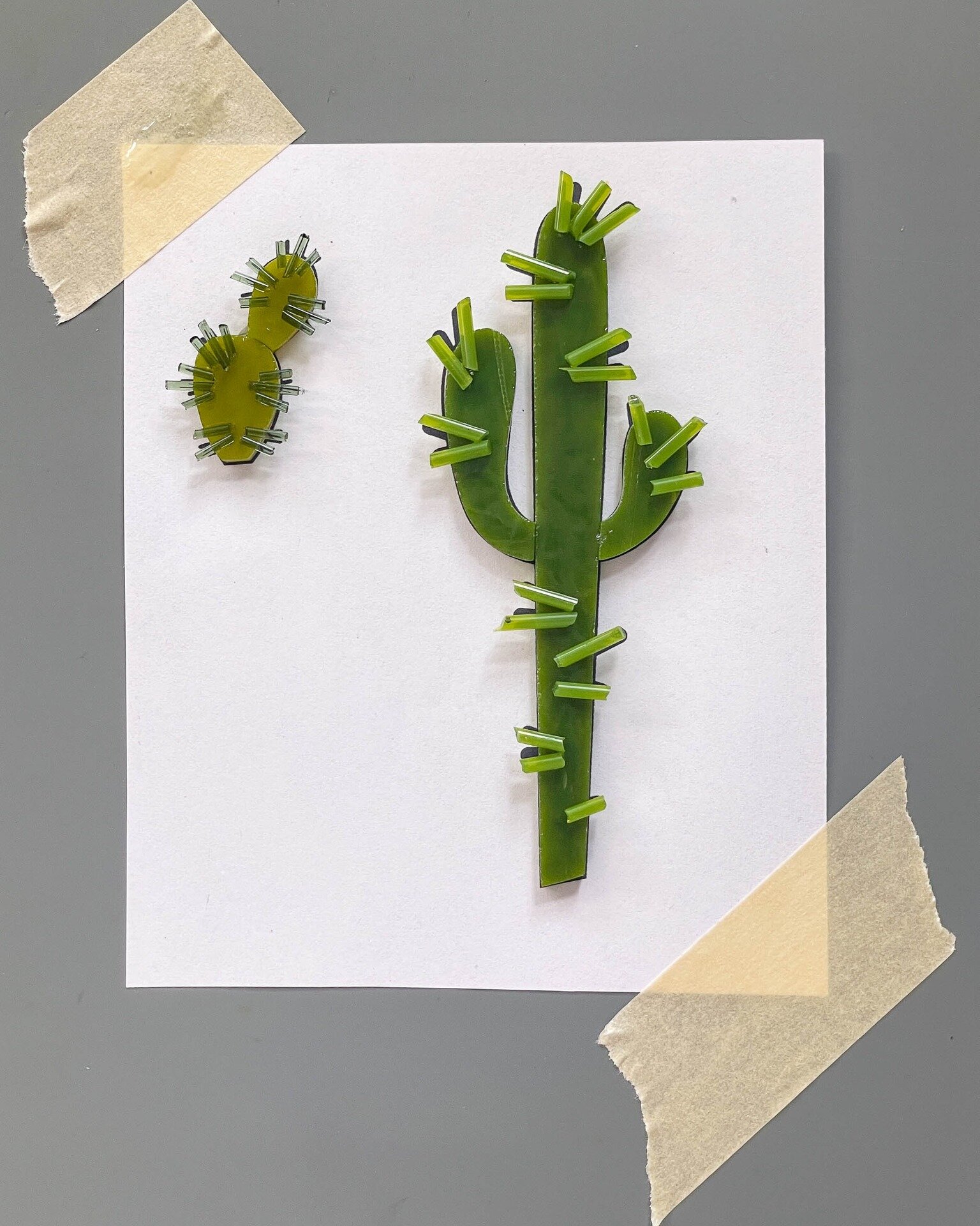 Time to get these spikeybois in the oven 🔥⁣⁣⁣
⁣⁣⁣
⁣⁣⁣
⁣⁣⁣
⁣⁣⁣
⁣⁣⁣
#cactuslover #cactuslovers #cactusgarden #cactusaddict #cactusgram #cactusart #fusedglass #stainedglass