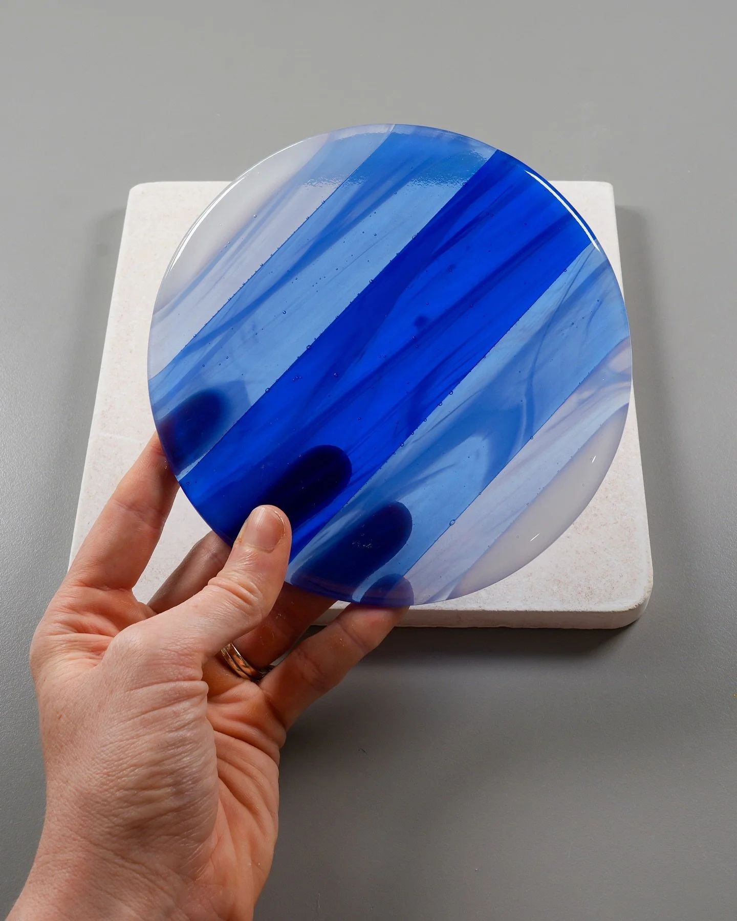 Let’s make a project together!! 👩🏼‍🎨🧑‍🎨
 
@oceansidecompatible & I are releasing a make-along video this week as the culmination of our instructional fusing collab! It’s a tutorial where I’ll walk you through