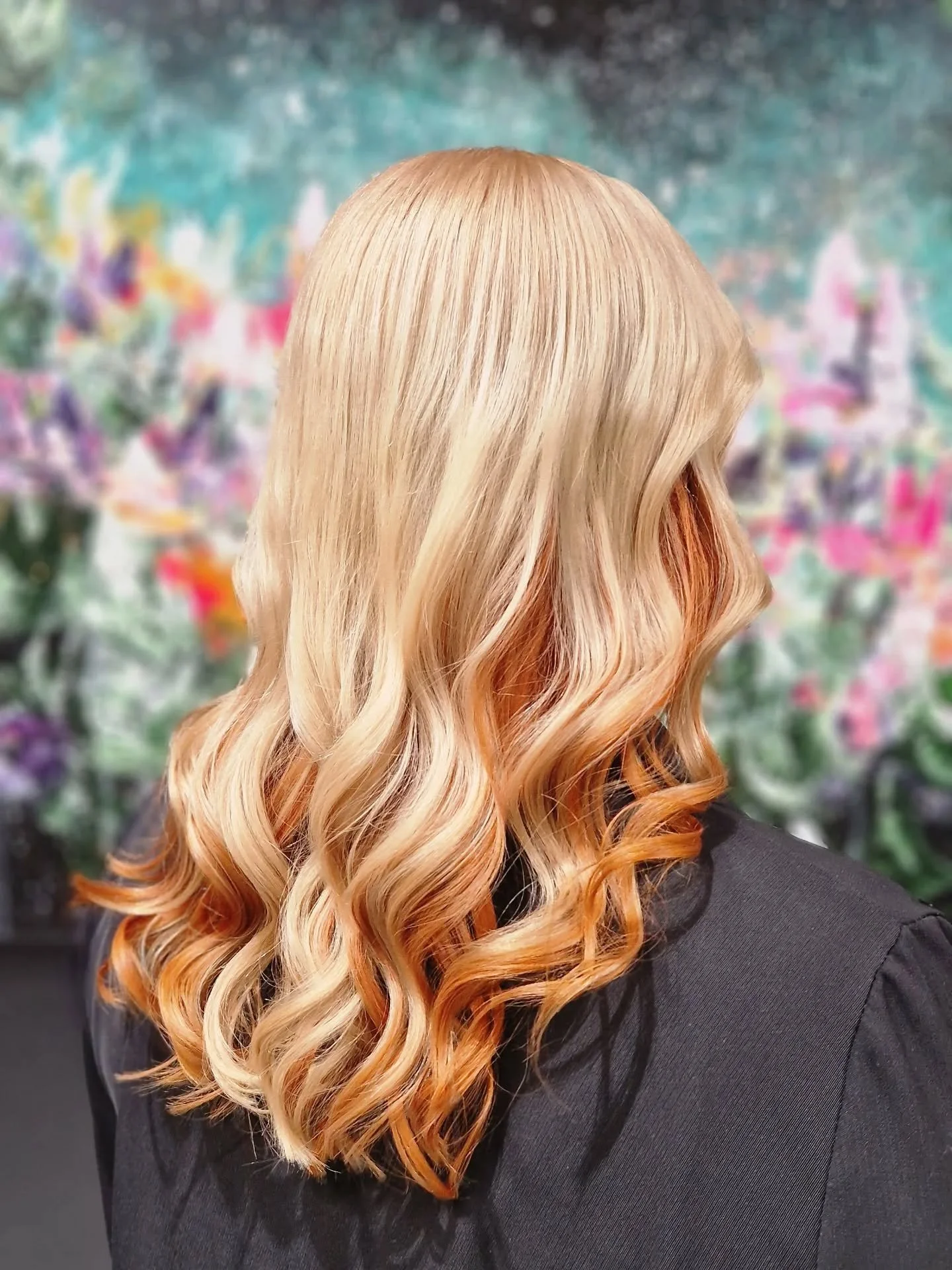 Clay bleaching &amp; plant colour love 😍🌿

T&auml;st&auml; tuli kyll&auml; IHANA ✨

#ecohairhanna #ecohairdressersoffinland #ekokampaajah&auml;meenlinna #kasviv&auml;ri #savivaalennus