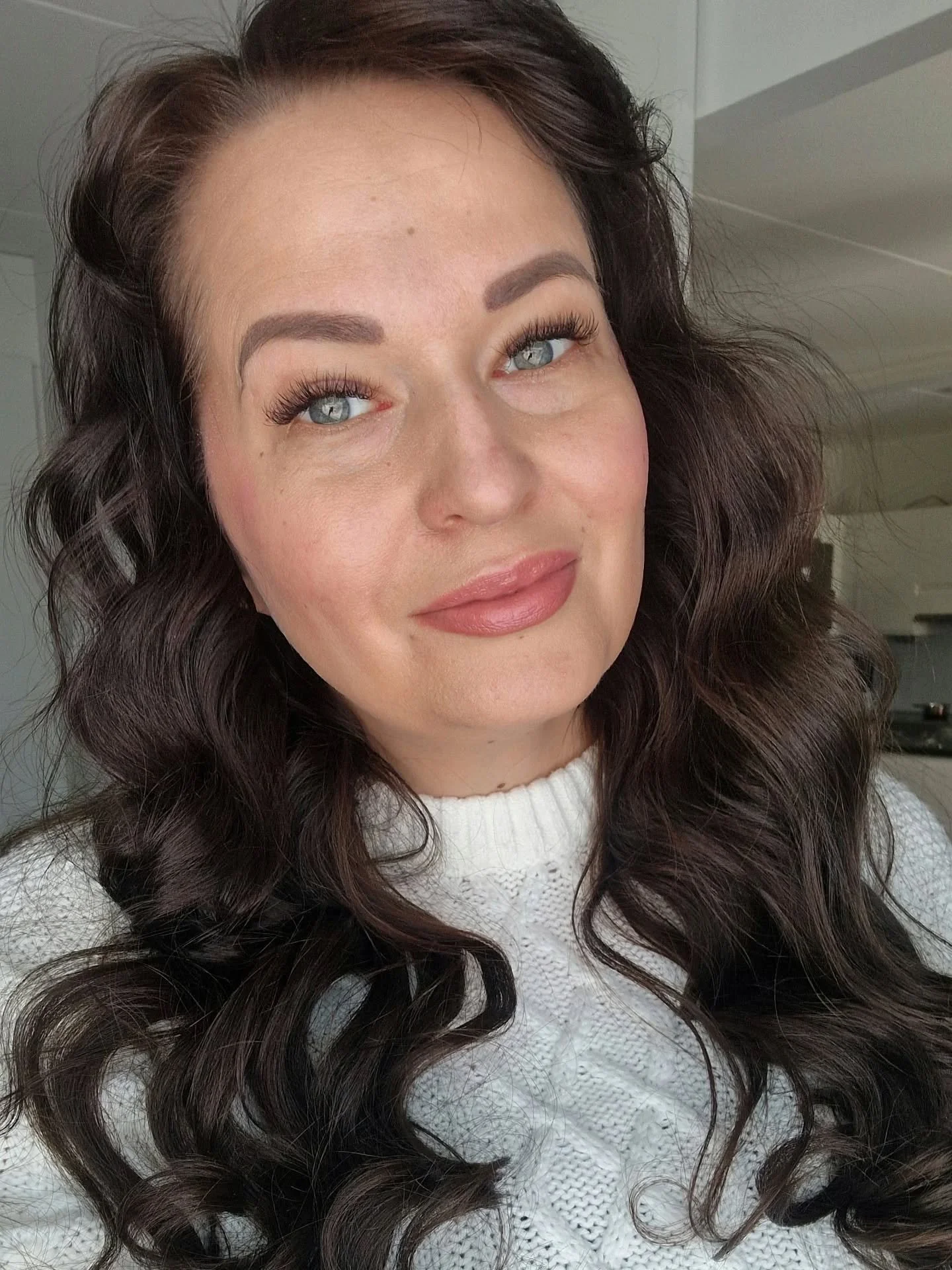 Talviloma teki niin hyv&auml;&auml; ❄️

Nukuin paljon, k&auml;vin avannossa, treenasin ja vietin aikaa l&auml;heisten kanssa.

Niin ja otin tatuoinnin! Nyt mun iholle on ikuistettu ydinperheen lempikukat ja vadelmaa, sill&auml; is&auml;ni on kutsunut