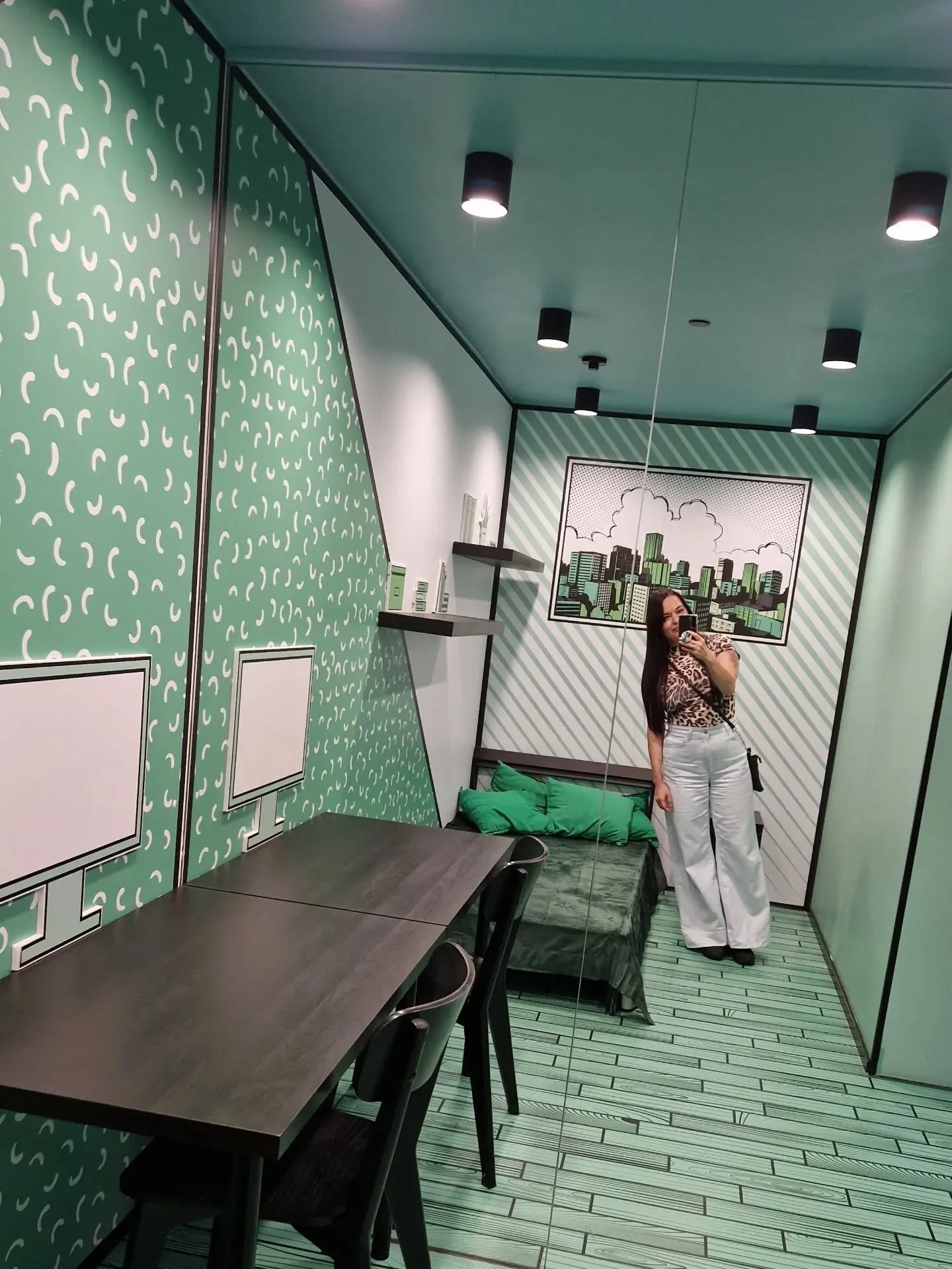 Viimeinen lomap&auml;iv&auml; meni @helsinki.paradoxmuseum fiiliksiss&auml; ✨

T&auml;m&auml; oli niin hauska kokemus, ett&auml; ansaitsee oman p&auml;ivityksen sek&auml; suositukset. Museo sopii sek&auml; aikuisille ett&auml; lapsille ja ilolta ei v