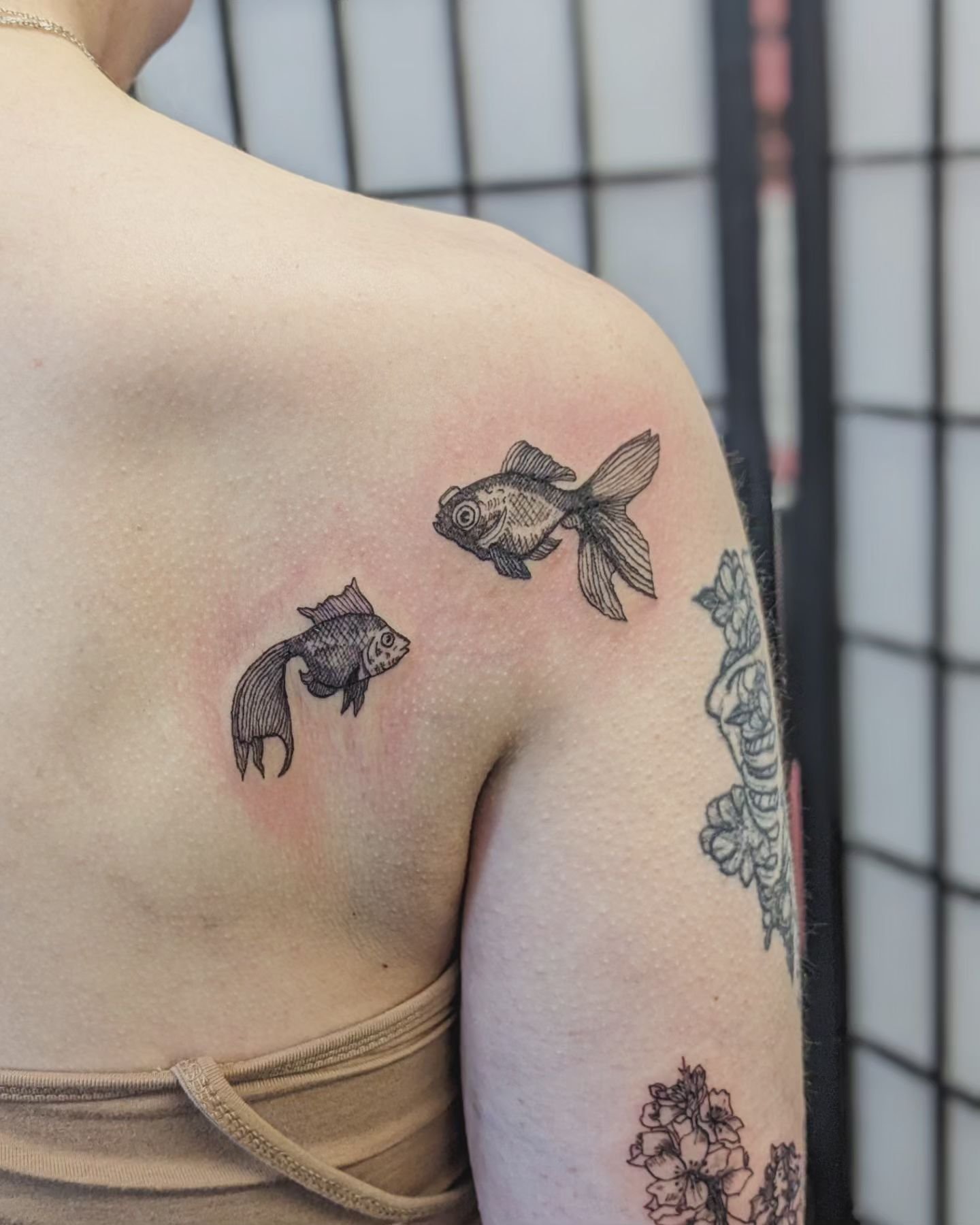 Thankyou to the gorgeous @ebell47 for sitting through another mega day with me tattooing. We did 5 tattoos in one day including these two beauties.
#bristoltattooartist #bristoltattoo #fishtattoo #goldfishtattoo #animaltattoo